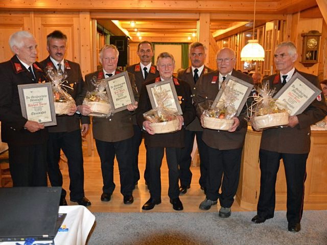 Die neuen Ehrenmitglieder der Ortsfeuerwehr Sibratsgfäll.