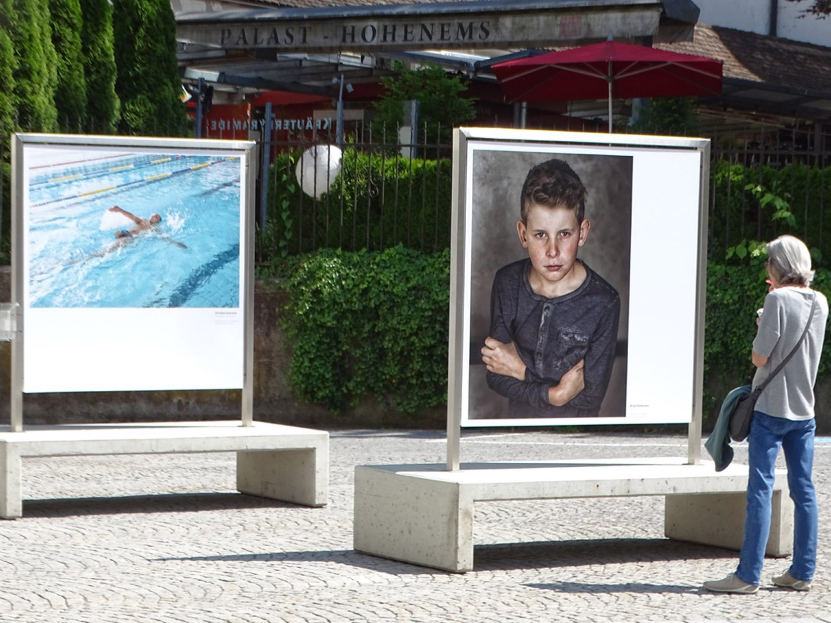 Die 37 „Menschenbilder“waren bis zum vergangenen Sonntag auf dem Kirchplatz zu sehen.