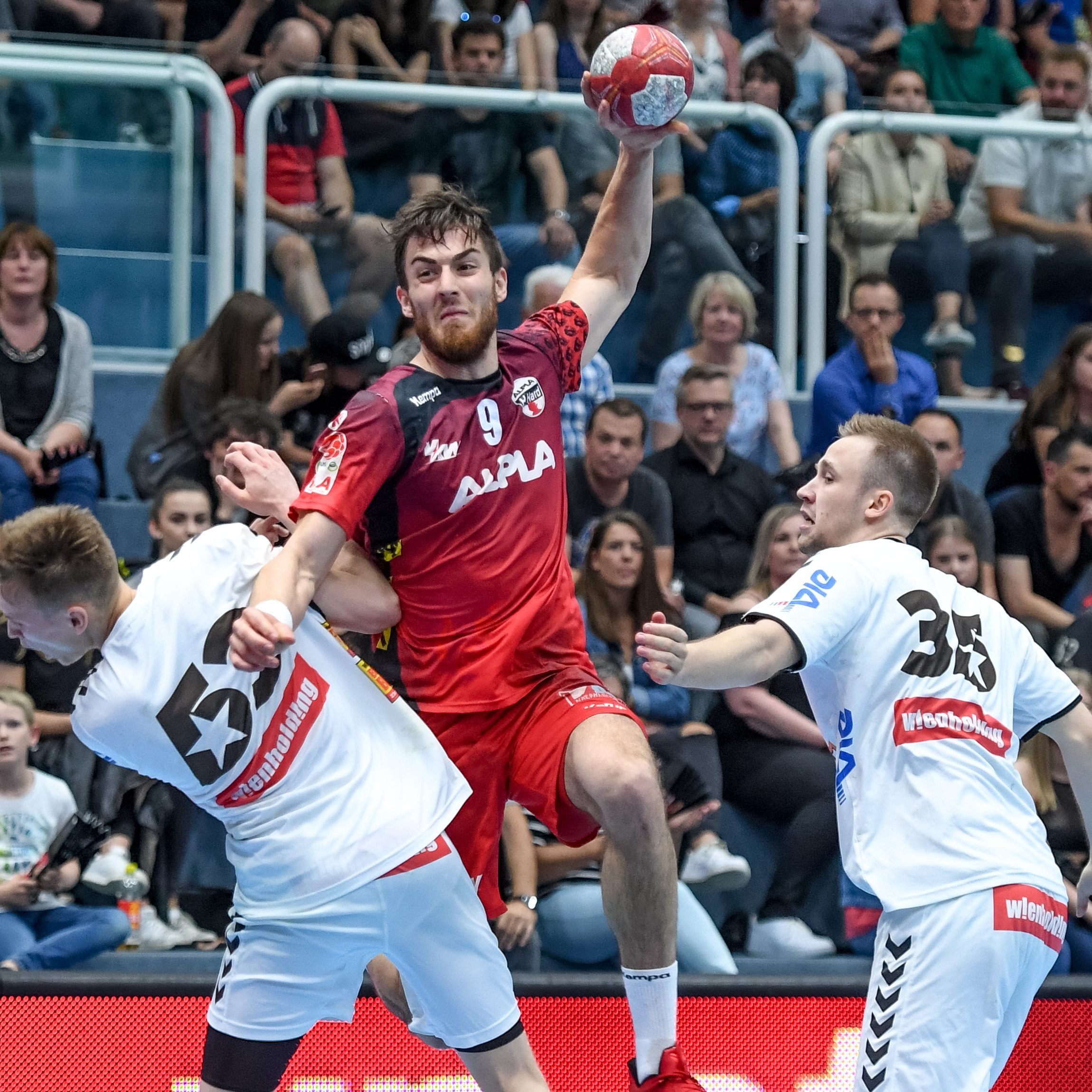 Die Harder setzten sich dank einer starken zweiten Halbzeit im ersten Finalspiel durch.