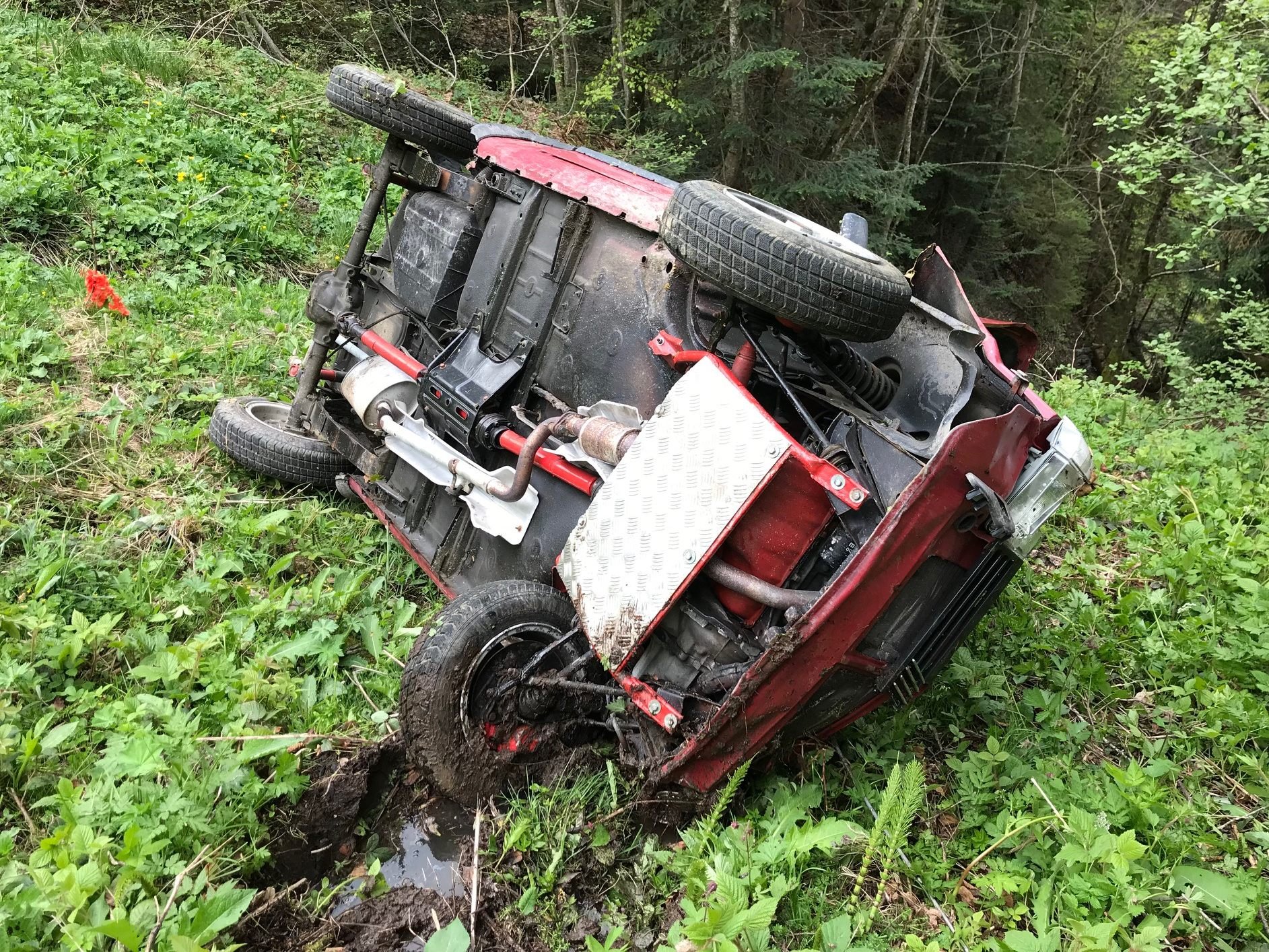 Der 18-Jährige wurde aus dem Fahrzeug geschleudert.