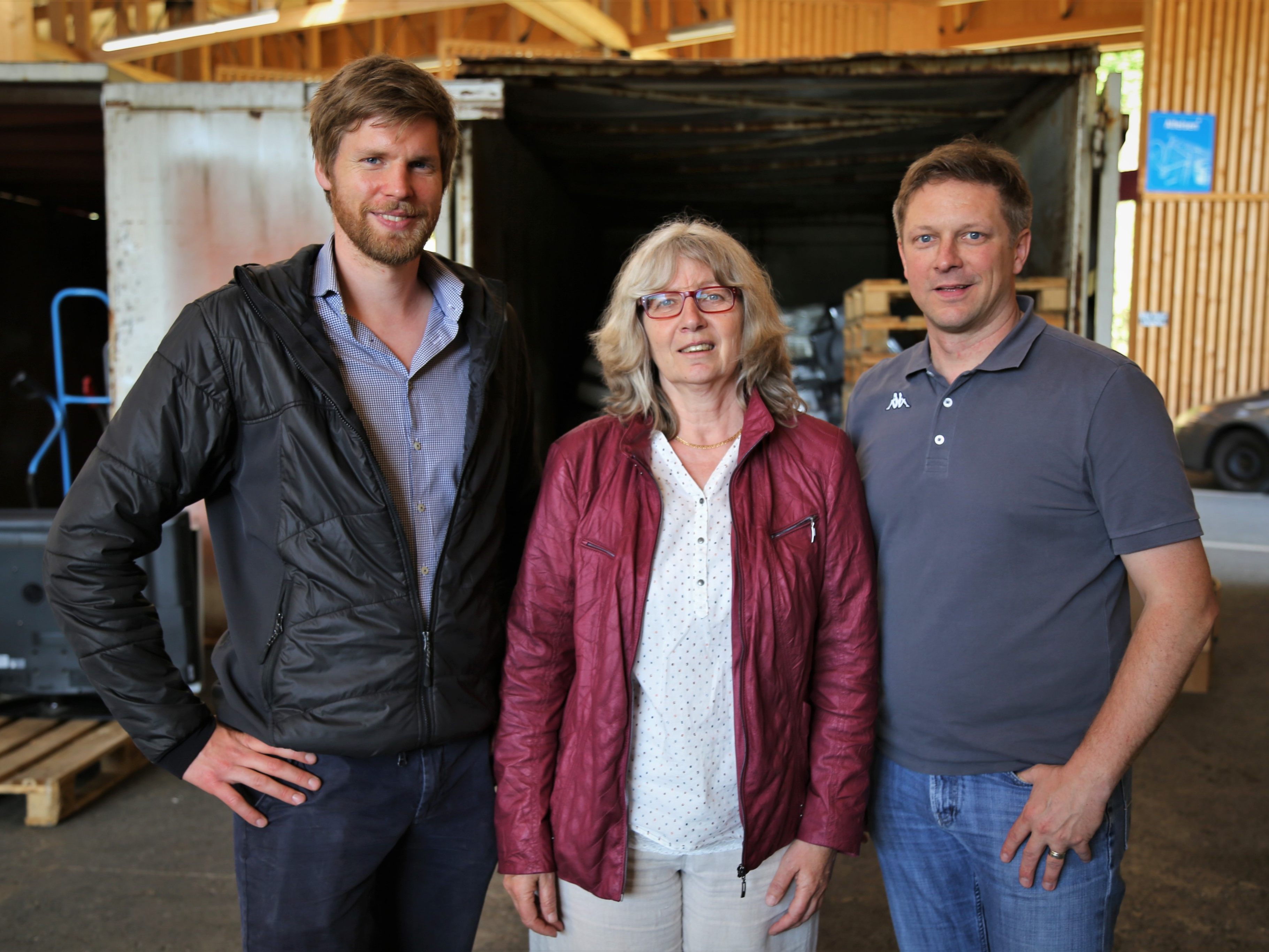 Aaron Oberscheider (Umweltverband) mit Umweltstadträtin Marlene Thalhammer und ASZ-Leiter Marcel Längle. Aaron Oberscheider (Umweltverband) mit Umweltstadträtin Marlene Thalhammer und ASZ-Leiter Marcel Längle.
