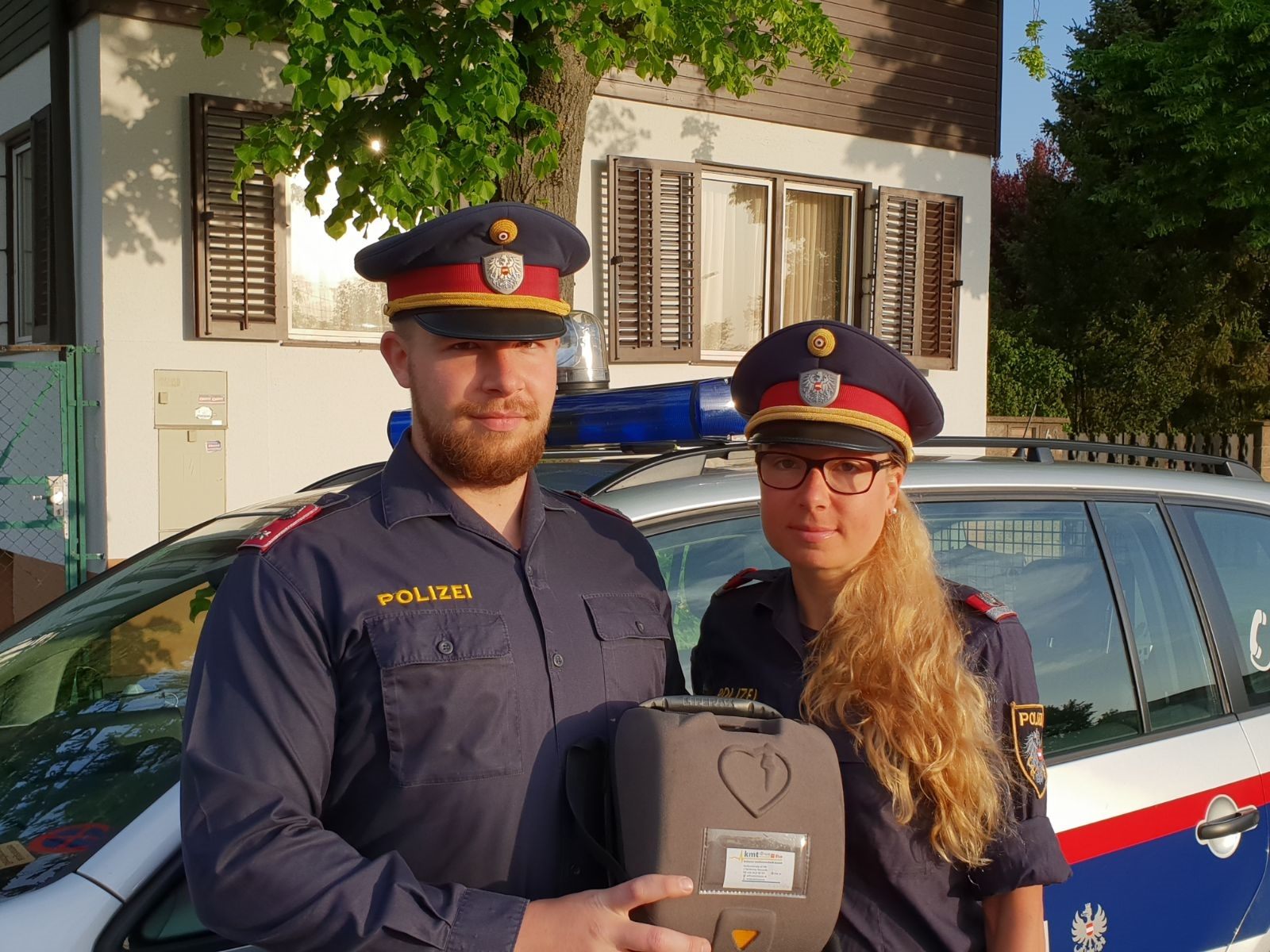 Die beiden Polizisten waren maßgeblich an der Lebensrettung beteiligt. Die beiden Polizisten waren maßgeblich an der Lebensrettung beteiligt.