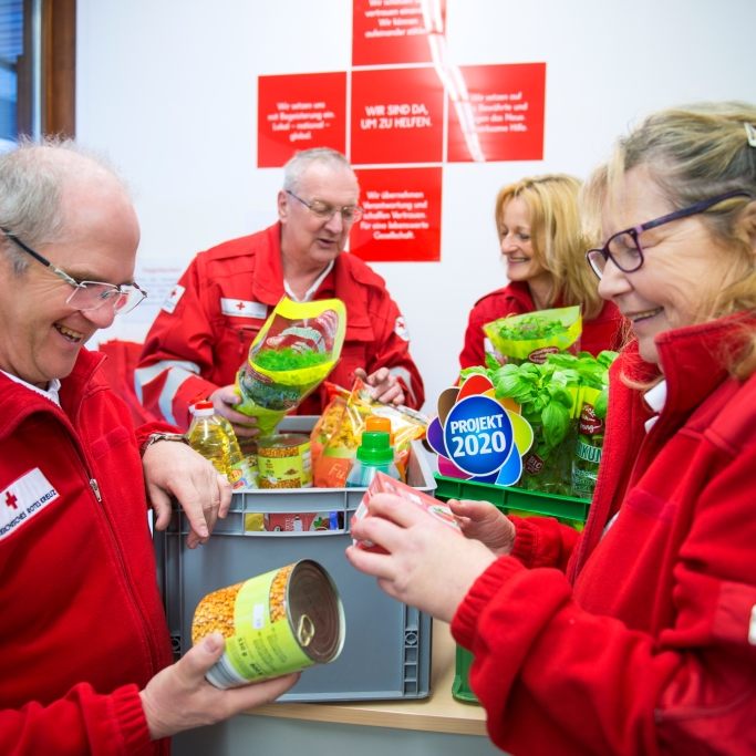 HOFER spendet unverkäufliche Lebensmittel an Tafeln und Sozialmärkte.