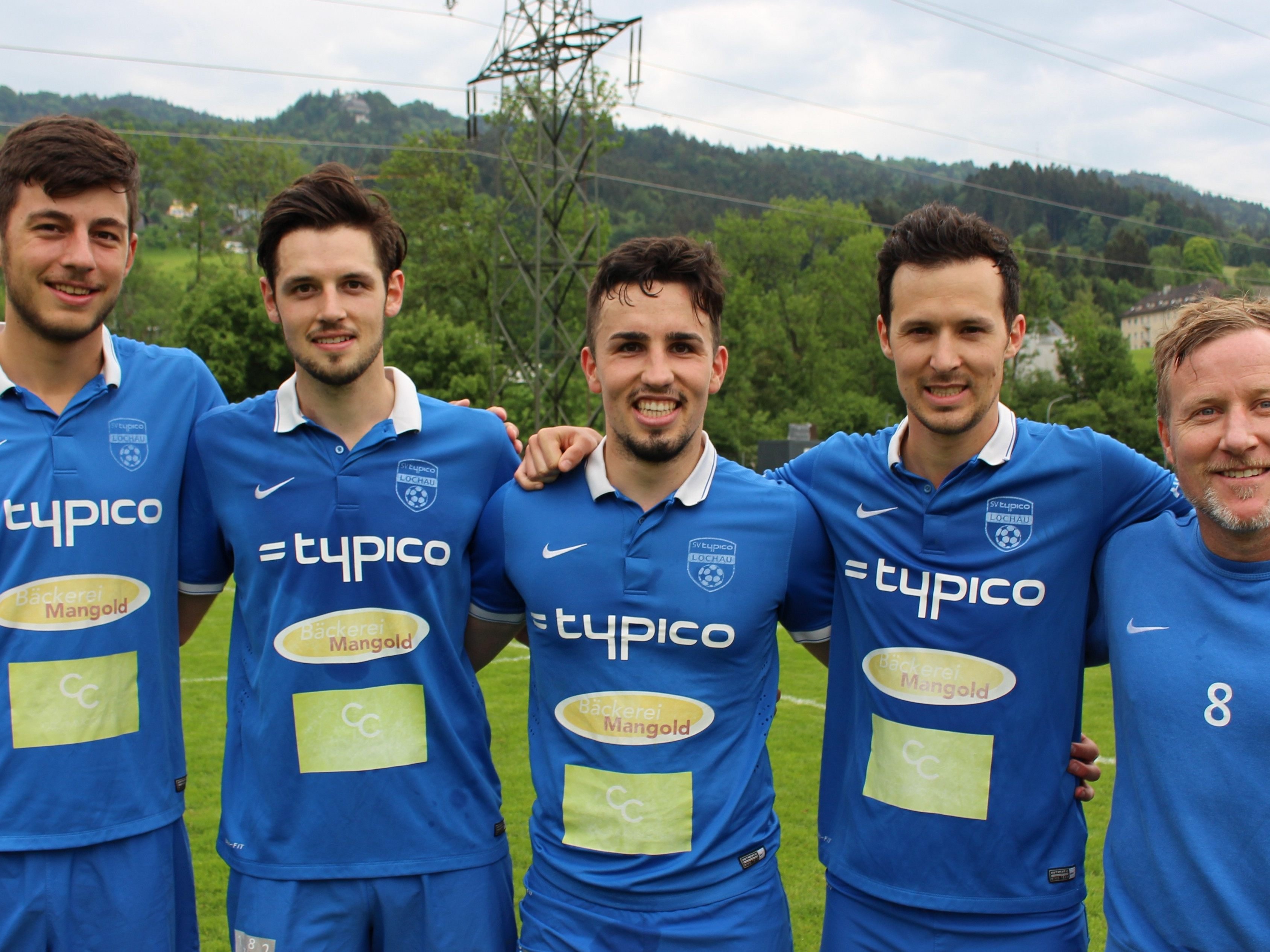 Mannschaftskapitän Fabio Feldkircher, Georg Bantel, Robin Lhotzky, Fabian Fink und Doppeltorschütze „Freistoßspezialist“ Marc Barton. Mannschaftskapitän Fabio Feldkircher, Georg Bantel, Robin Lhotzky, Fabian Fink und Doppeltorschütze „Freistoßspezialist“ Marc Barton.