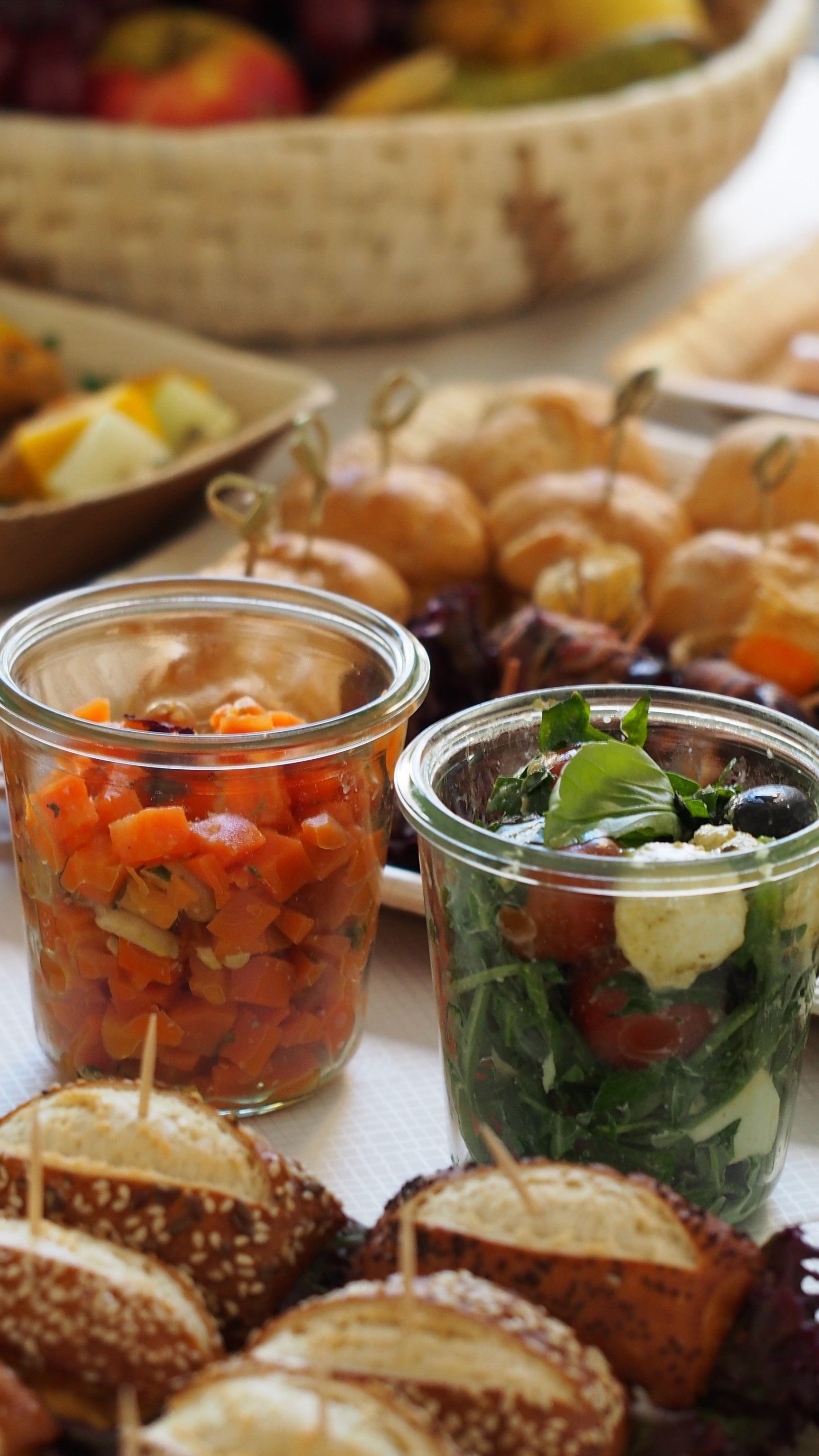 Die Catering-Plattform LEMONCAT vermittelt Caterer an Unternehmen.