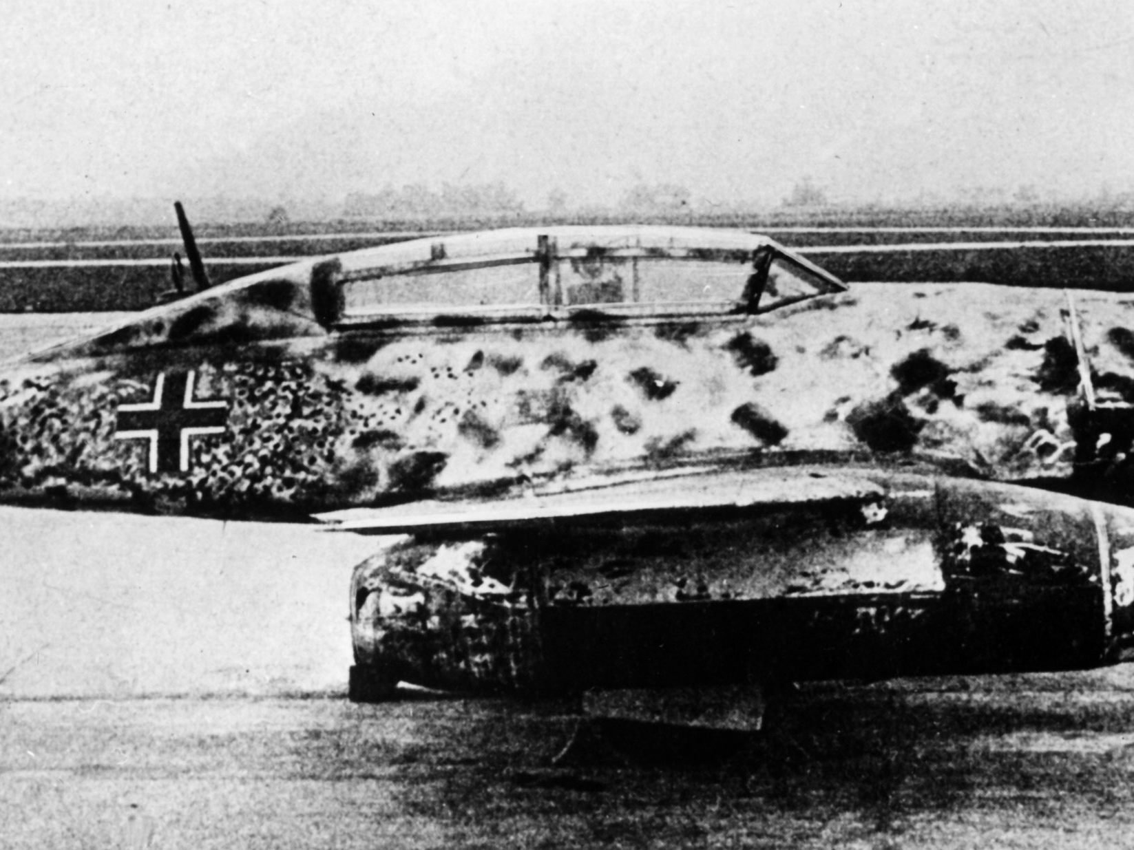 Am 25. Mai 1943 teste der deutsche General Adolf Galland erstmals die Me-262, den ersten Düsenjäger der Welt.