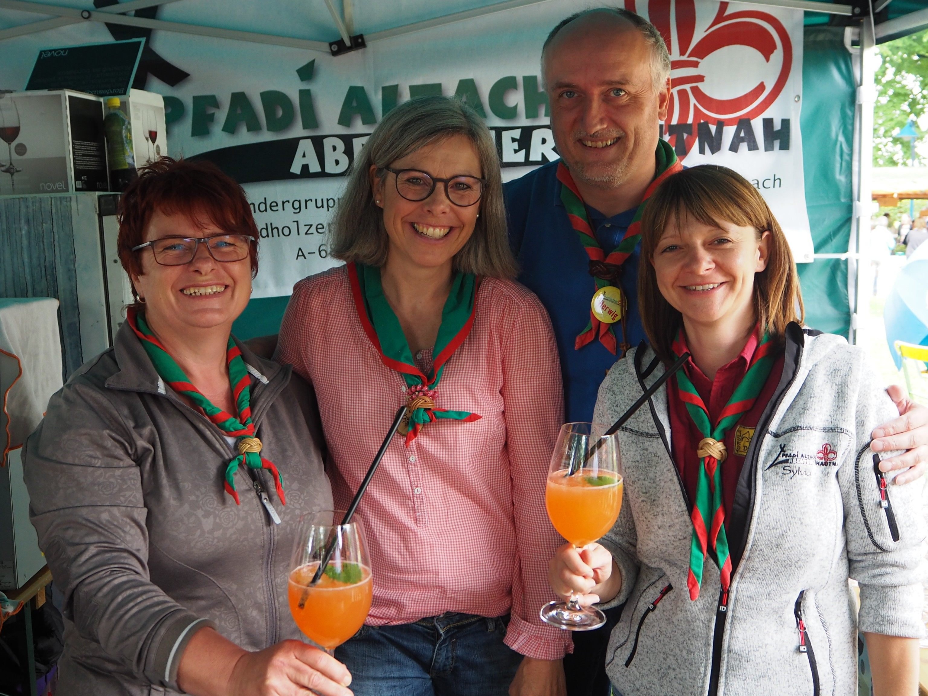 Ulrike, Marion, Herwig und Sylvia von den Pfadfindern mit dem Markthit "Sommertraum"