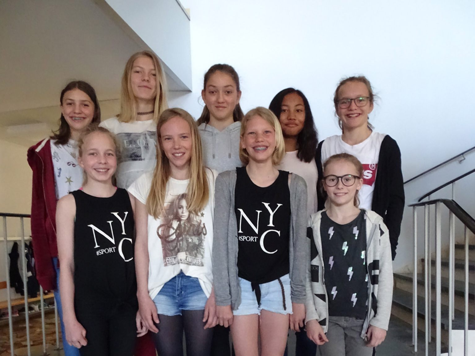 Die siegreichen Mädchen aus der 2a der Sportmittelschule Hohenems Markt.