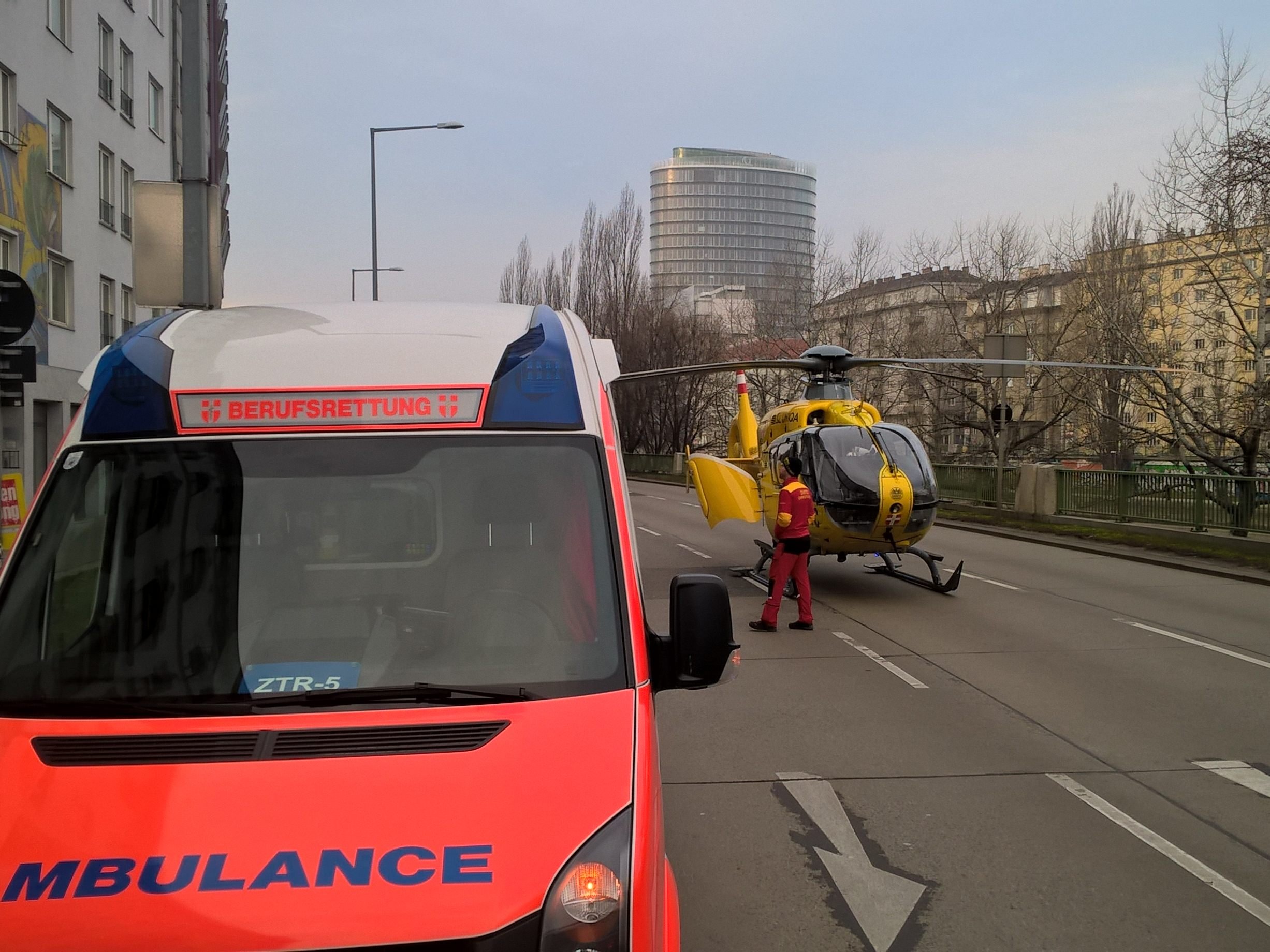 Der Mann konnte erfolgreich reanimiert werden. Der Mann konnte erfolgreich reanimiert werden.