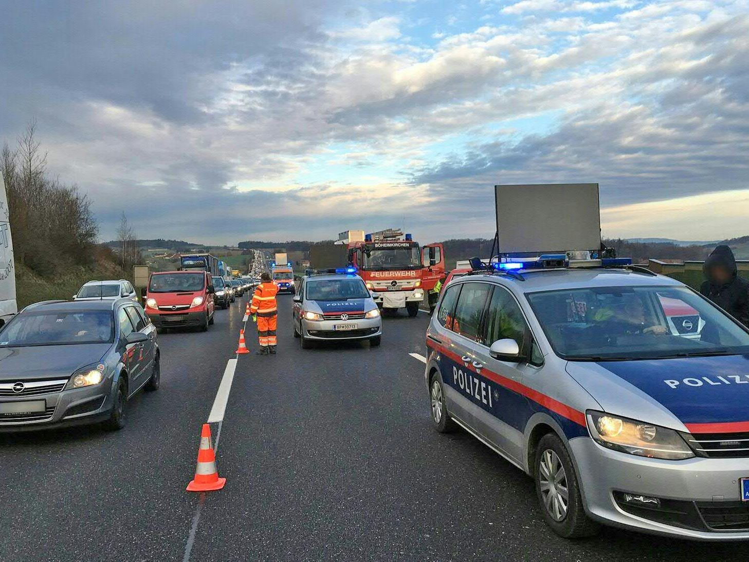 Am Pfingstwochenende überwacht die Polizei verstärkt den Verkehr. / Symbolbild Am Pfingstwochenende überwacht die Polizei verstärkt den Verkehr. / Symbolbild
