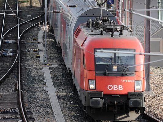 Ein Streit um ein offenes Fenster im Zug eskalierte.