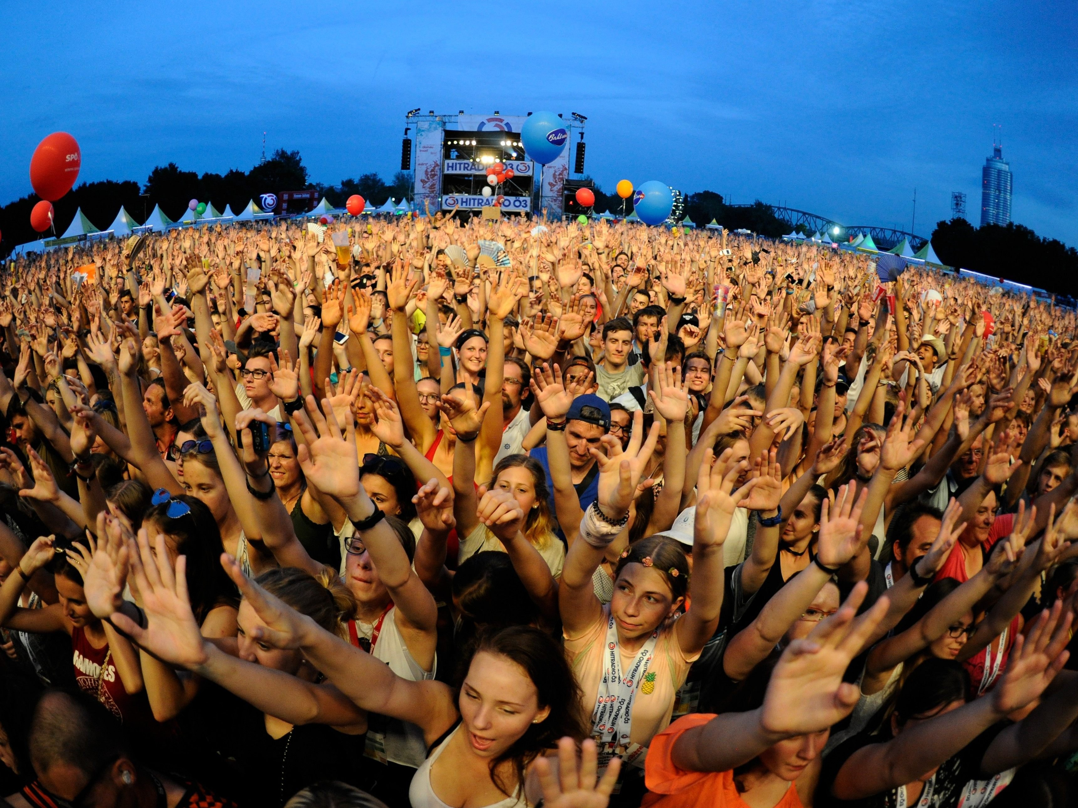 Der Juni lädt mit unzähligen Open-Air-Konzerten. Der Juni lädt mit unzähligen Open-Air-Konzerten.