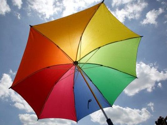 Das Wochenende wird sommerlich, einzelne Regenschauer können aber durchziehen.