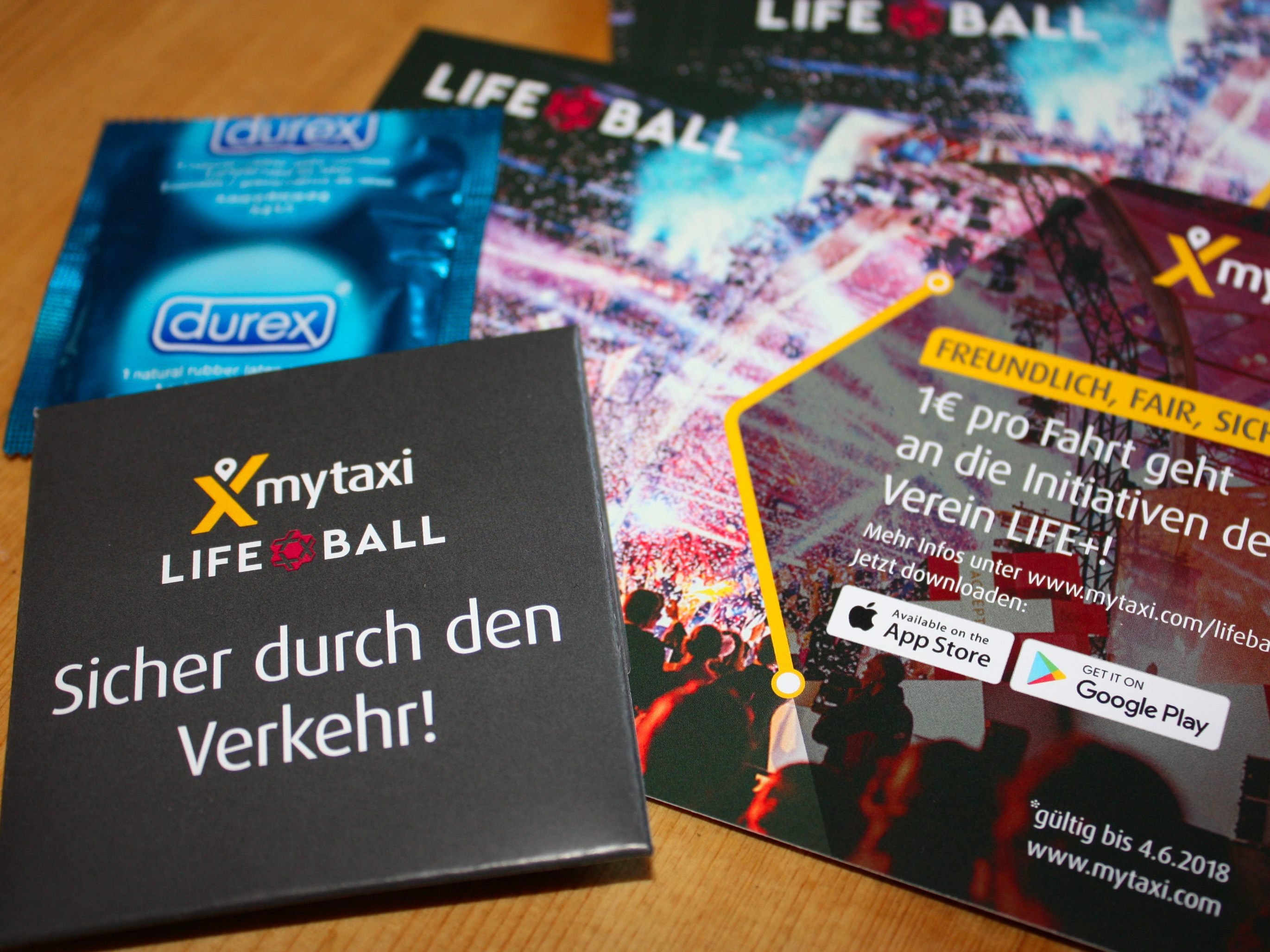 myTaxi verteilt im Zuge des Life Balls mehrere Tausend Kondome. myTaxi verteilt im Zuge des Life Balls mehrere Tausend Kondome.