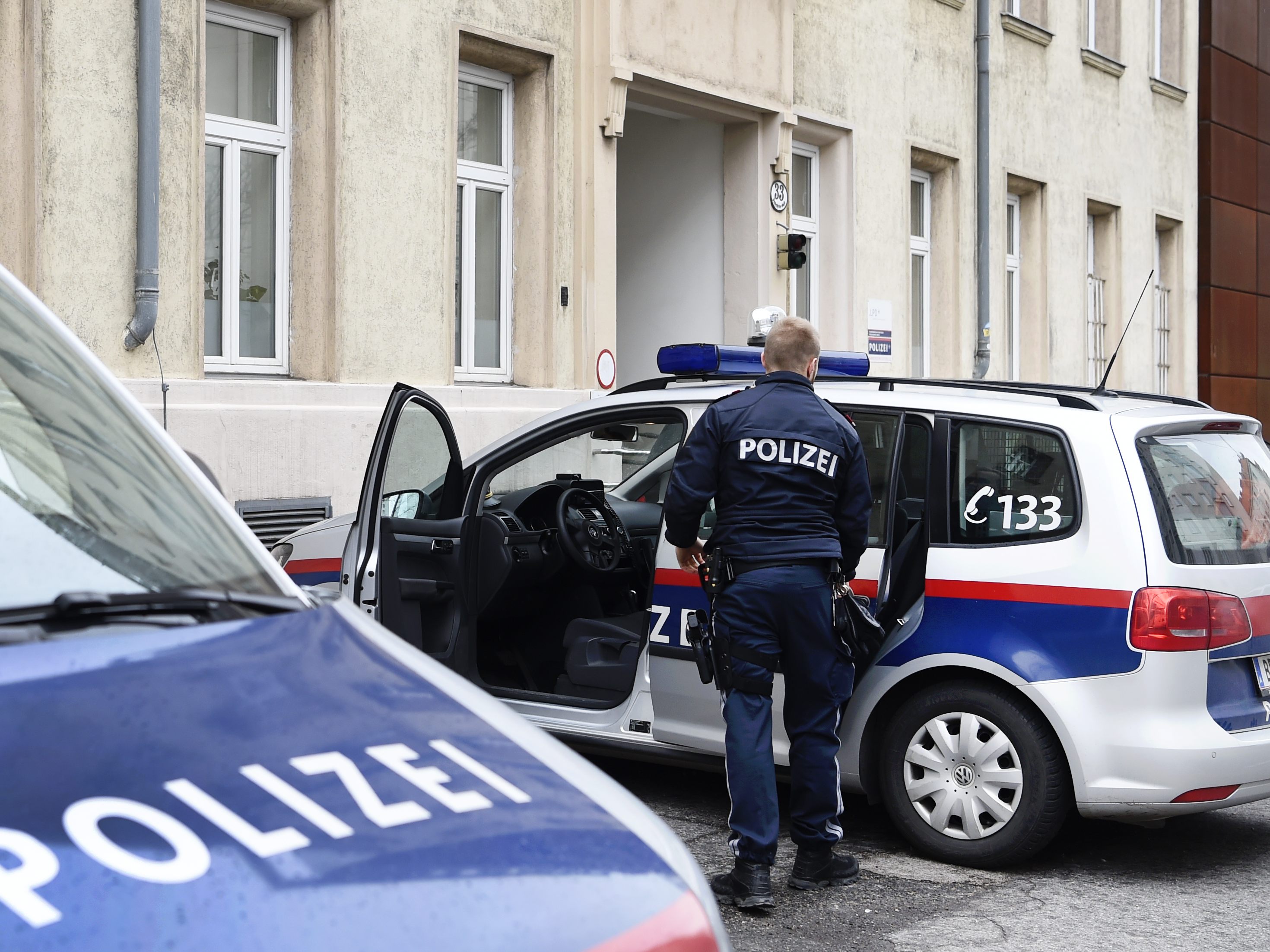 Ein Tatverdächtiger sei festgenommen worden. Ein Tatverdächtiger sei festgenommen worden.
