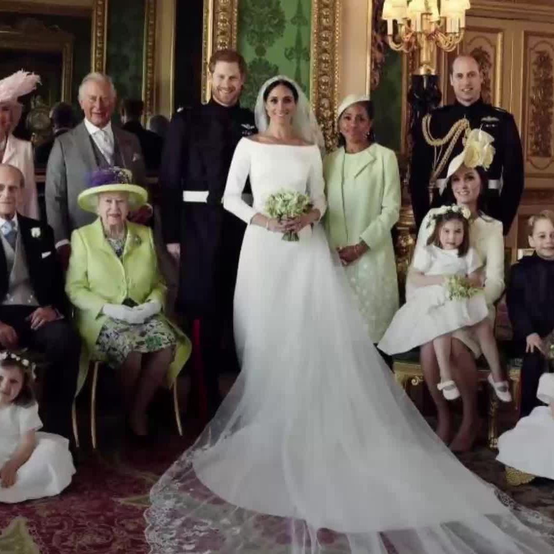 In den offiziellen Hochzeitsfotos von Harry und Meghan versteckt sich eine geheime Botschaft.