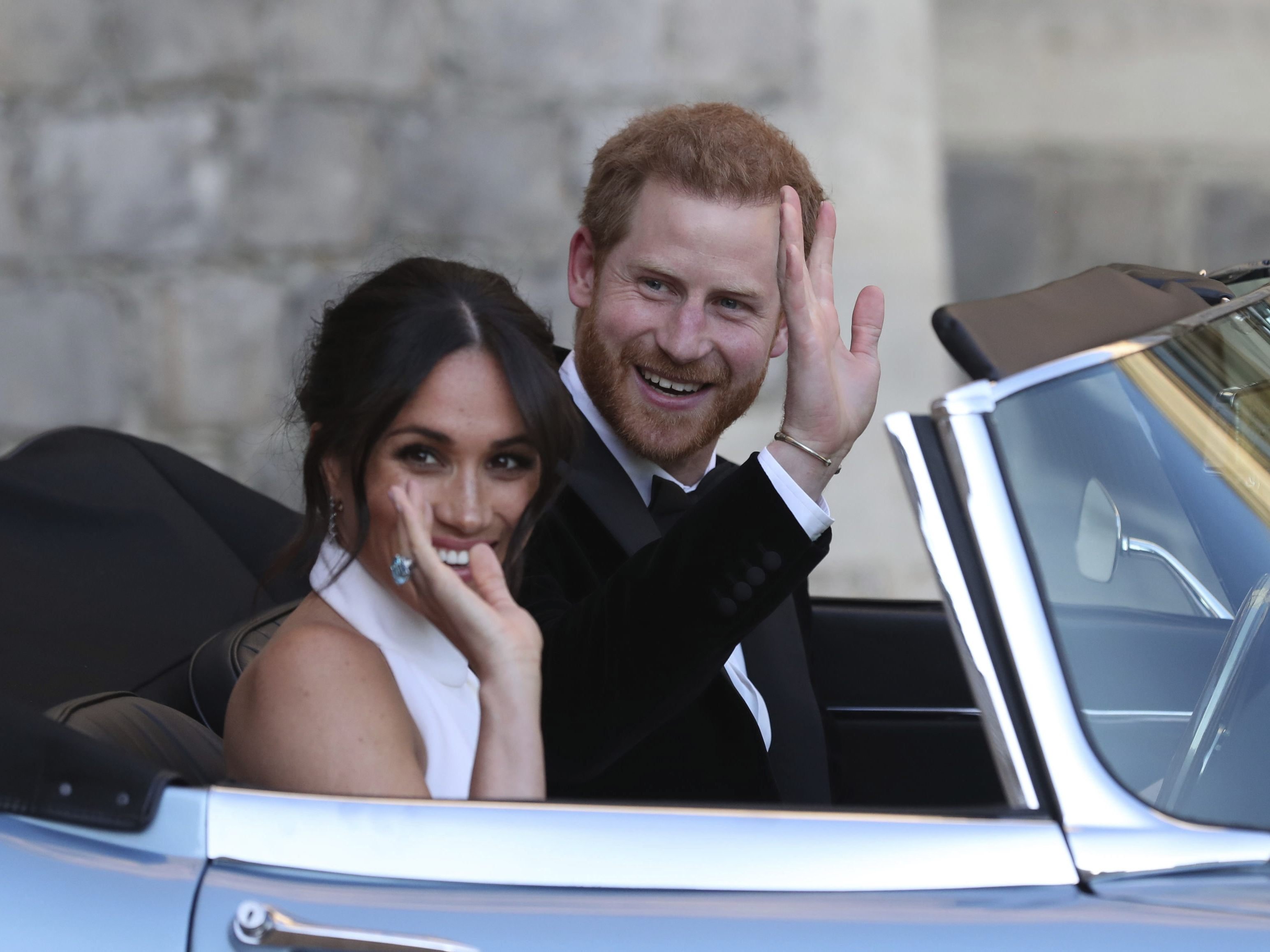 Meghan Markle trug bei der Hochzeitsparty bereits ihr Hochzeitsgeschenk. Meghan Markle trug bei der Hochzeitsparty bereits ihr Hochzeitsgeschenk.