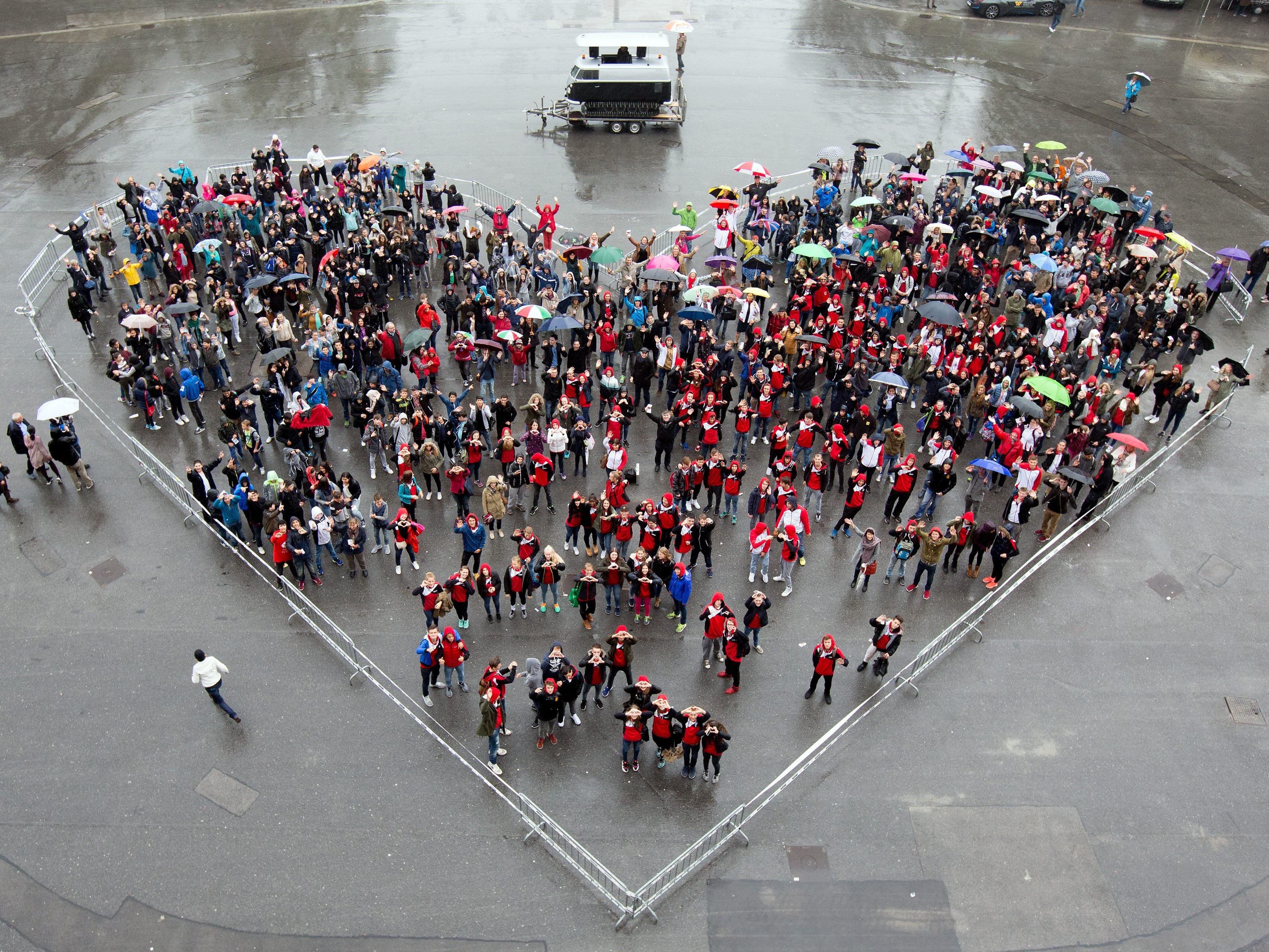 2015 gab es ebenso eine Charity-Aktion zugunsten von Kira Grünberg und Vanessa Sahinovic.
