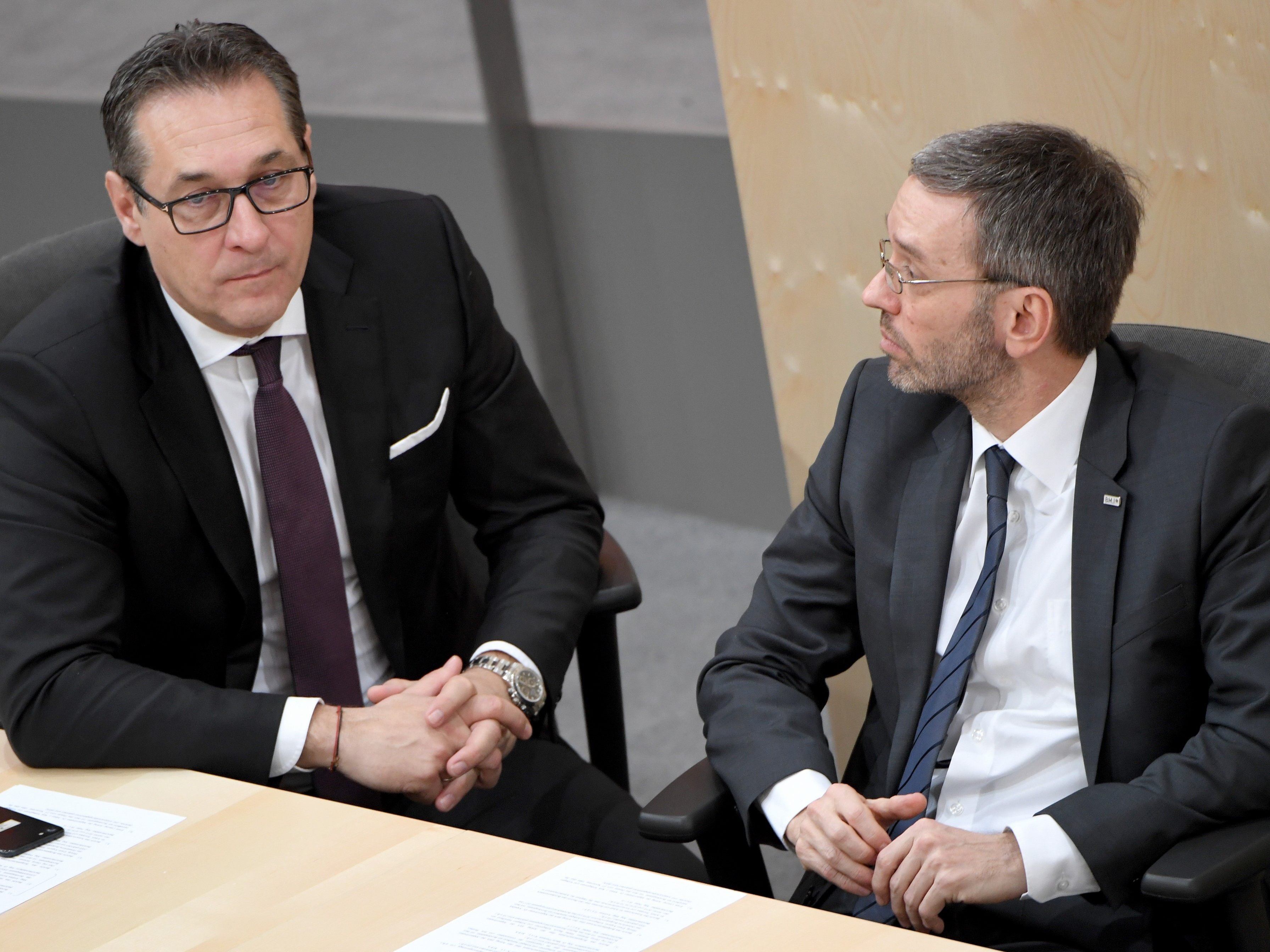 Vizekanzler Strache steht voll hinter Innenminister Kickl.