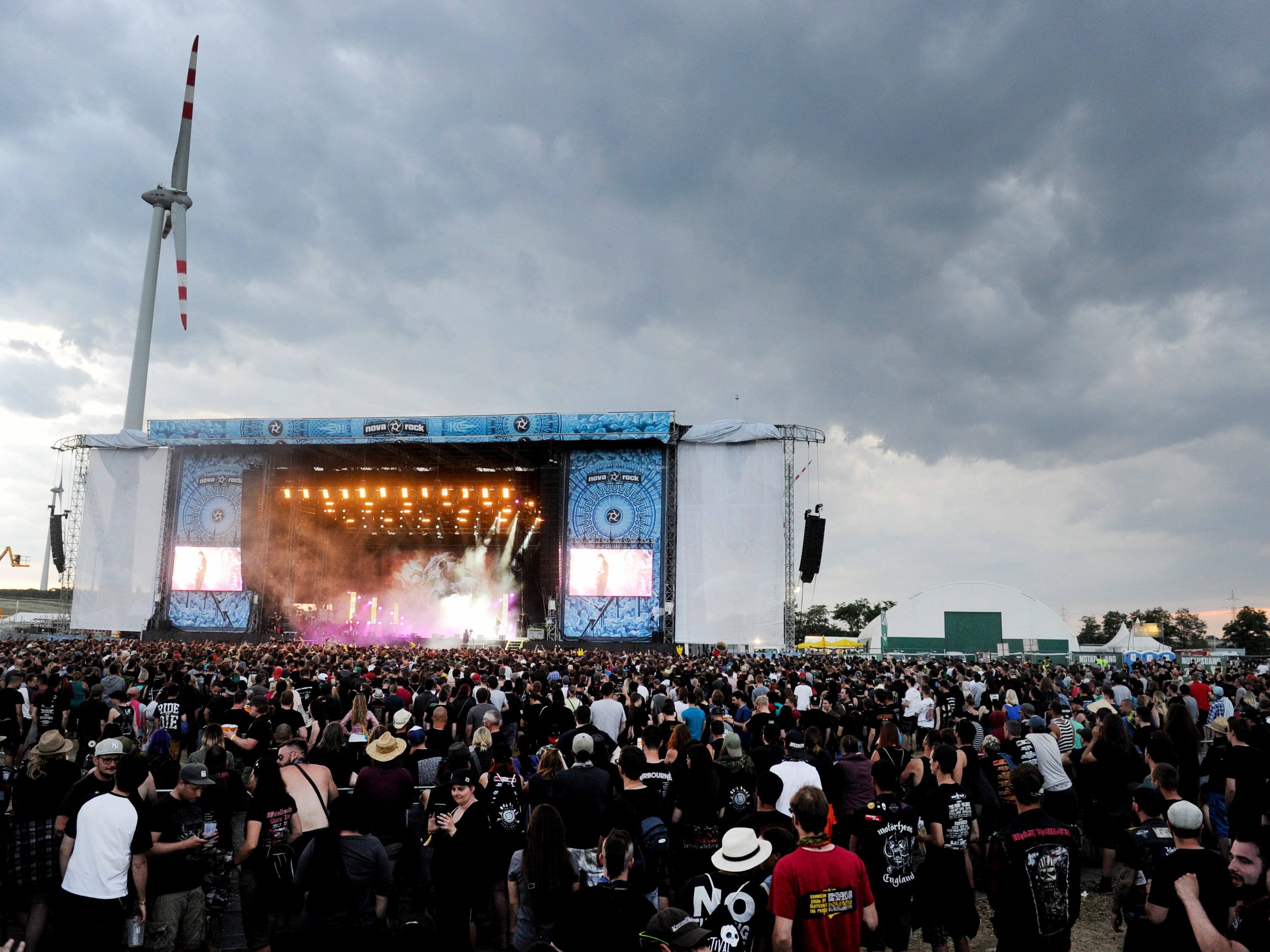 Das ist das Tages-Line-Up und der detaillierte Time Table für das Nova Rock 2018.