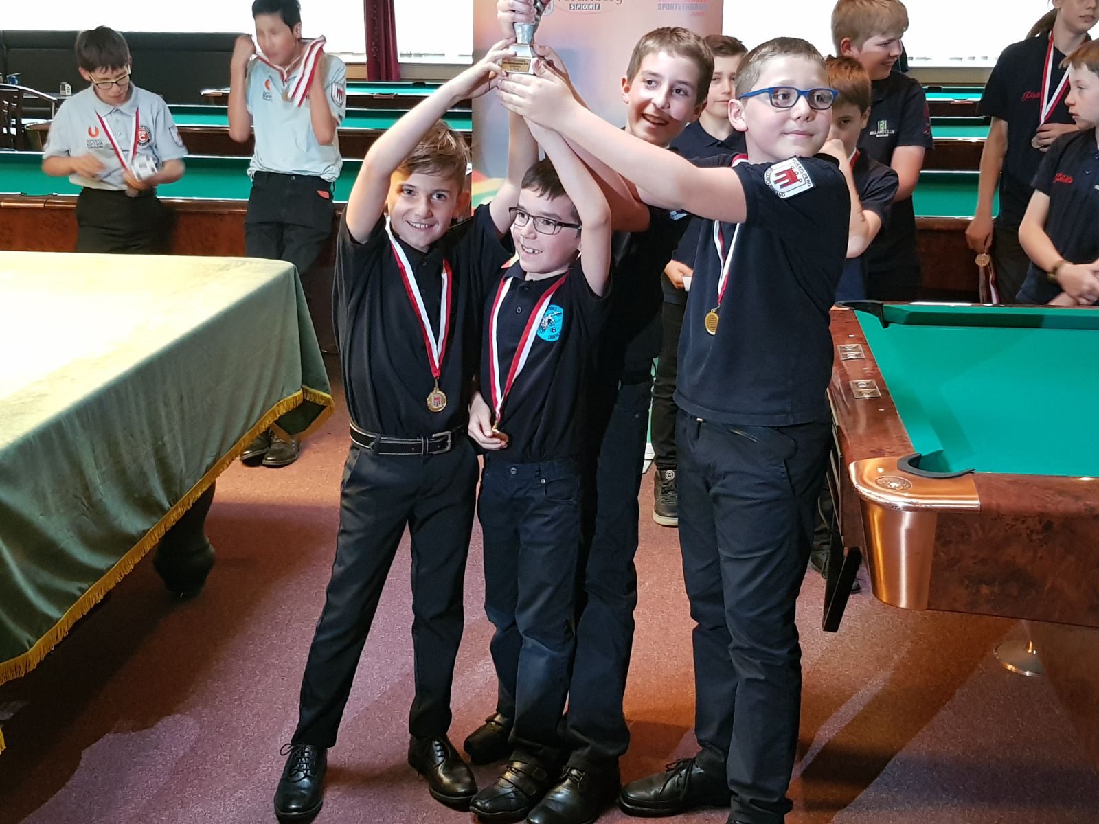 Markus Schleinder, Tobias Küng, Fabian Küng, Sascha Fuchs bei der Pokalübergabe Markus Schleinder, Tobias Küng, Fabian Küng, Sascha Fuchs bei der Pokalübergabe