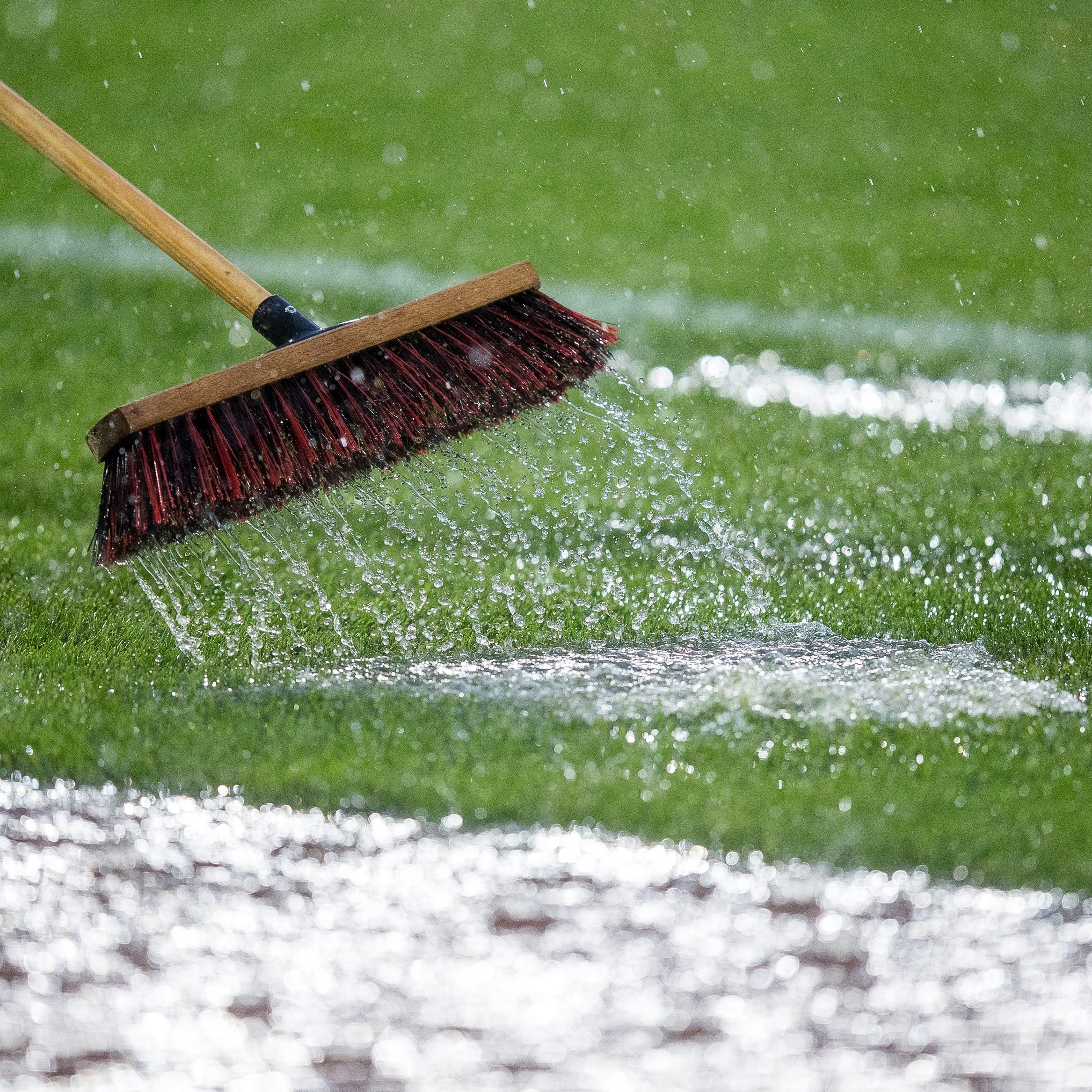 Das Spiel musste wegen Regens abgebrochen werden.