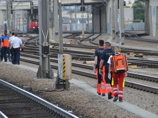 Die Einsatzkräfte machten sich auf die Suche nach den Personen.