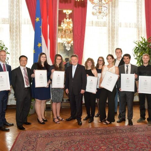 Die zehn Sieger fliegen im September mit Huawei nach China.