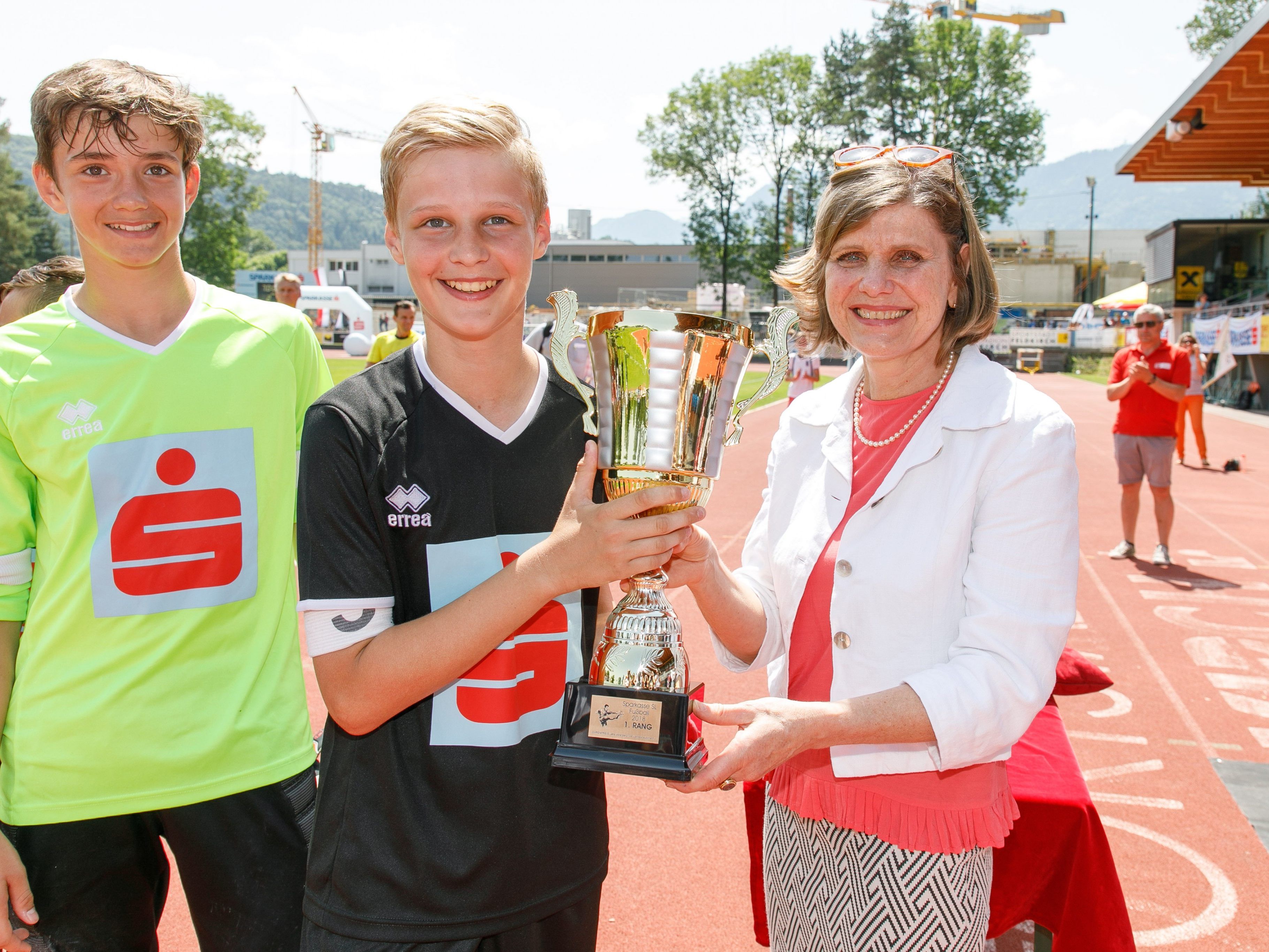 Fußball-Schülerliga 2018: BG Feldkirch holte sich Landesmeistertitel – Bildungs- und Sportlandesrätin überbrachte Glückwünsche