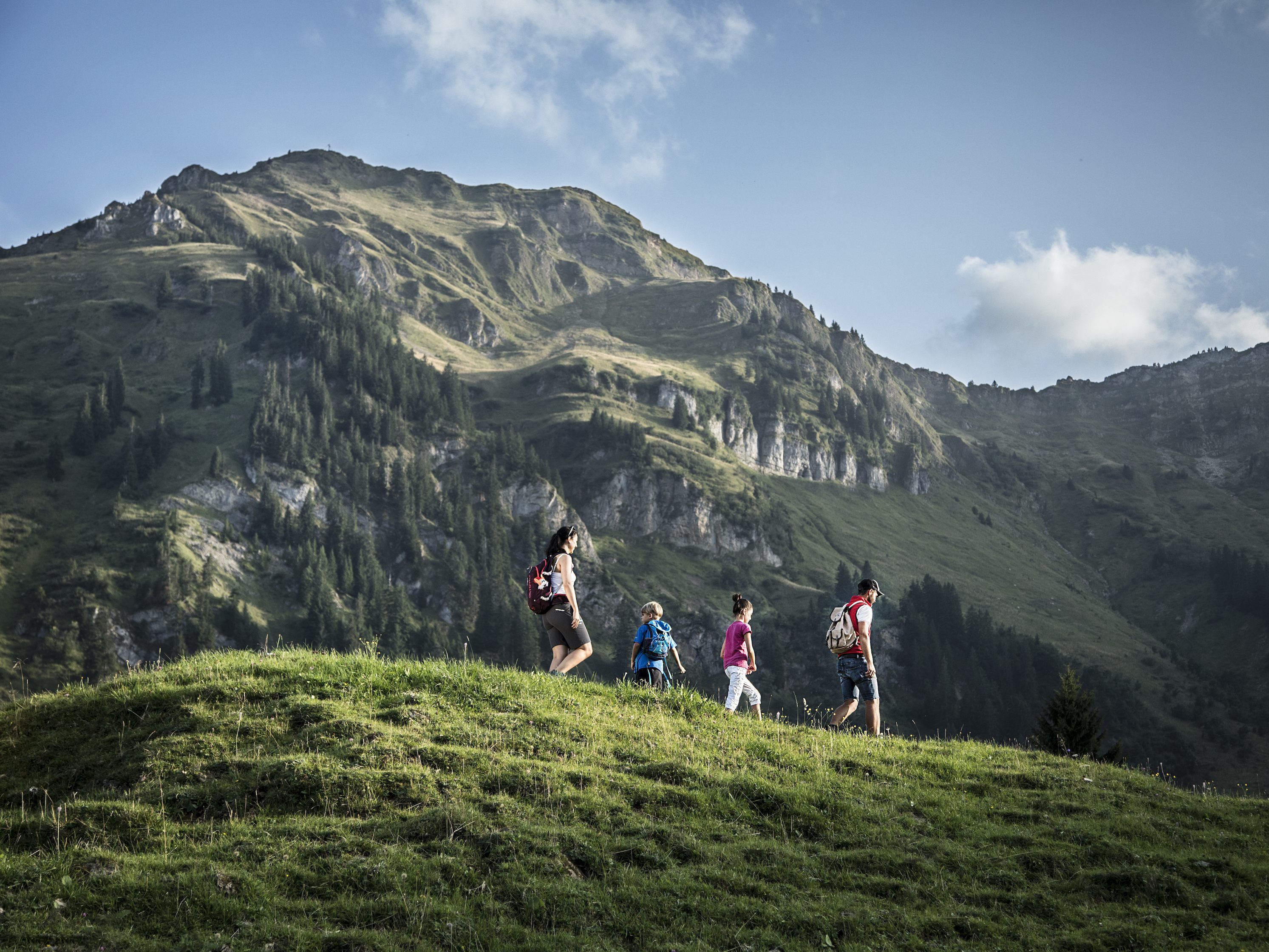 In Schetteregg warten traumhafte Wanderungen unter dem Gipfel der Winterstaude auf die ganze Familie. In Schetteregg warten traumhafte Wanderungen unter dem Gipfel der Winterstaude auf die ganze Familie.