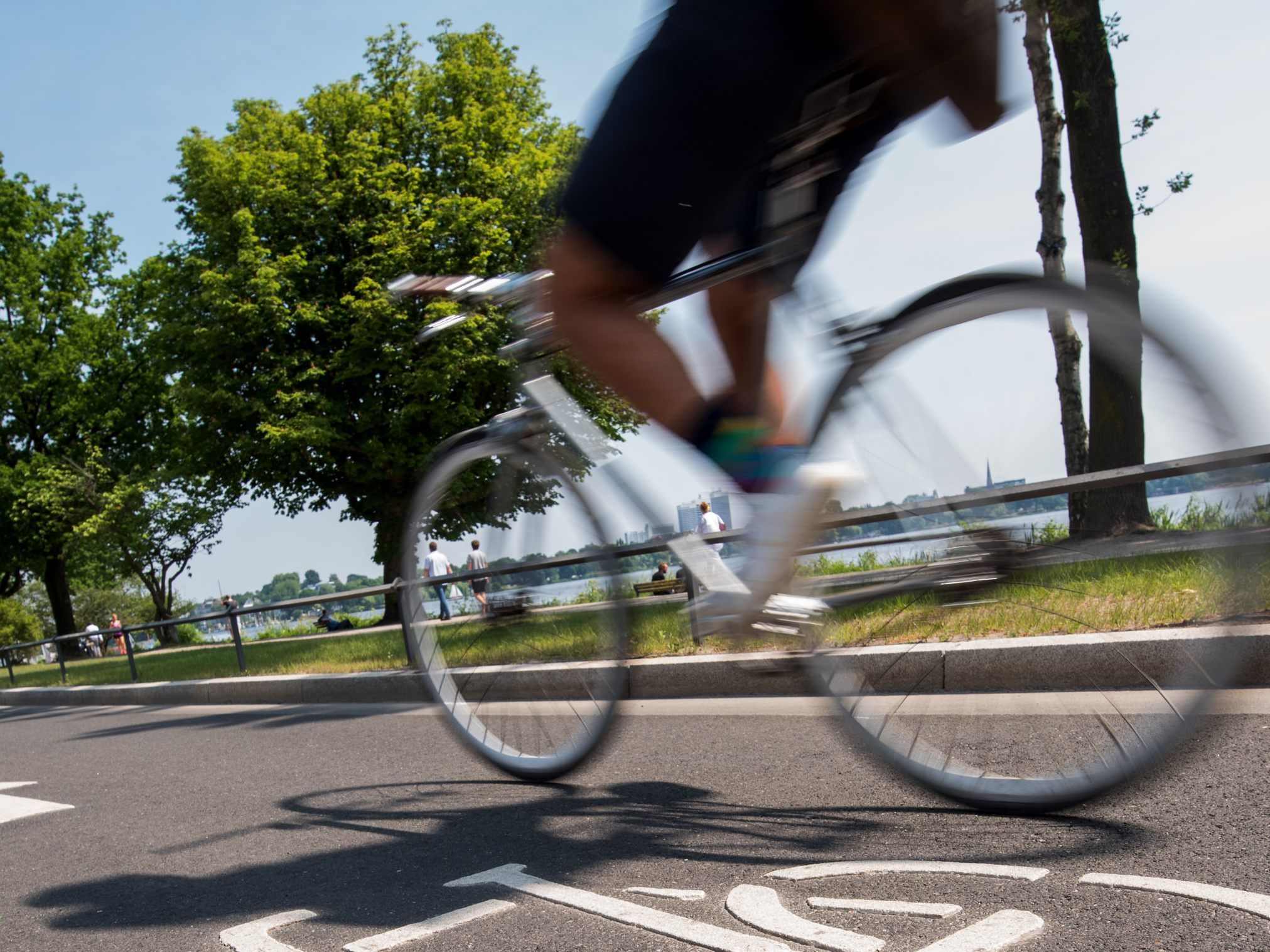 Erst Radfahrer umgefahren, dann auf Zeugen geschossen.