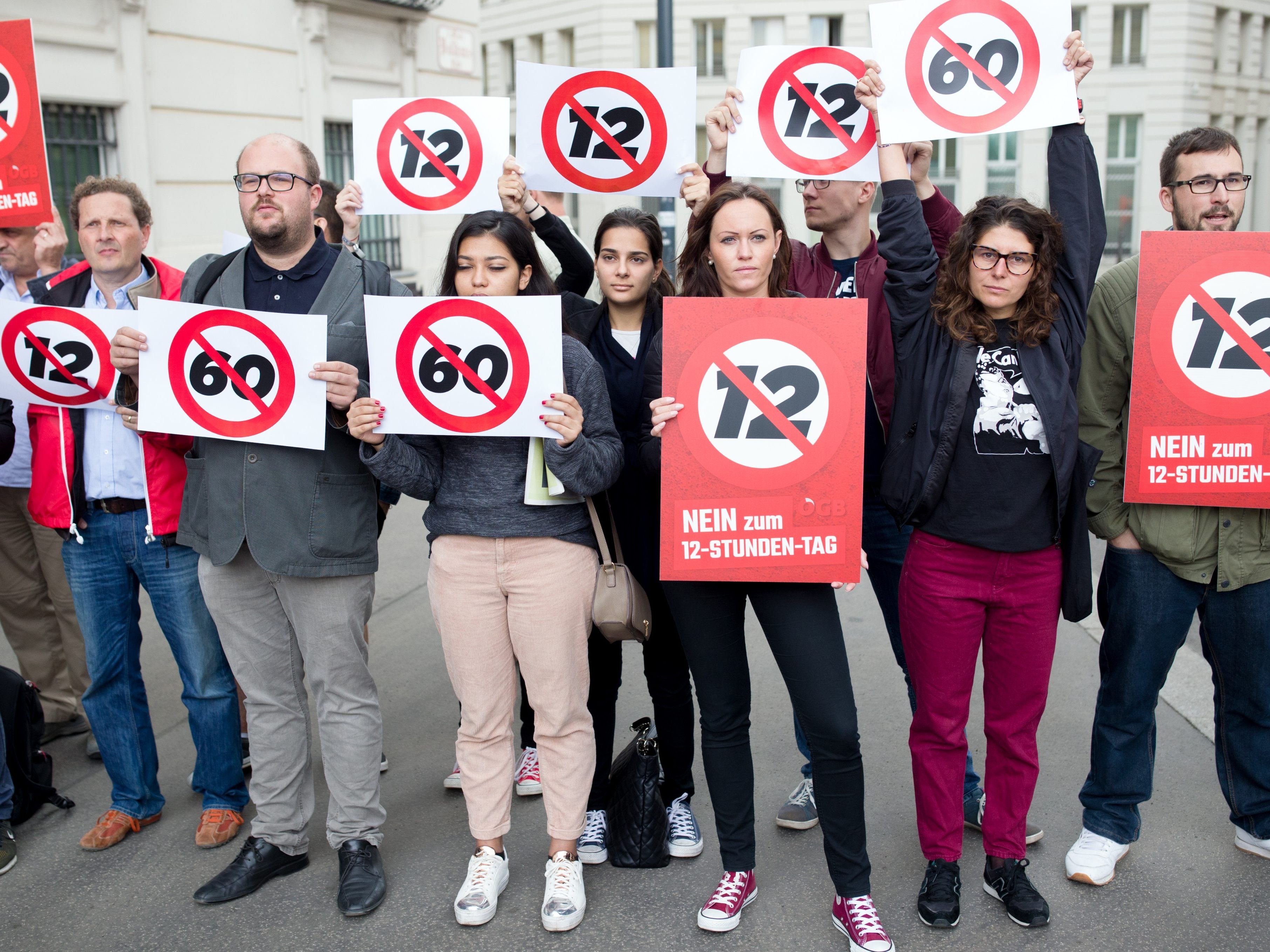 Die Proteste gegen den 12-Stunden-Tag gehen weiter.