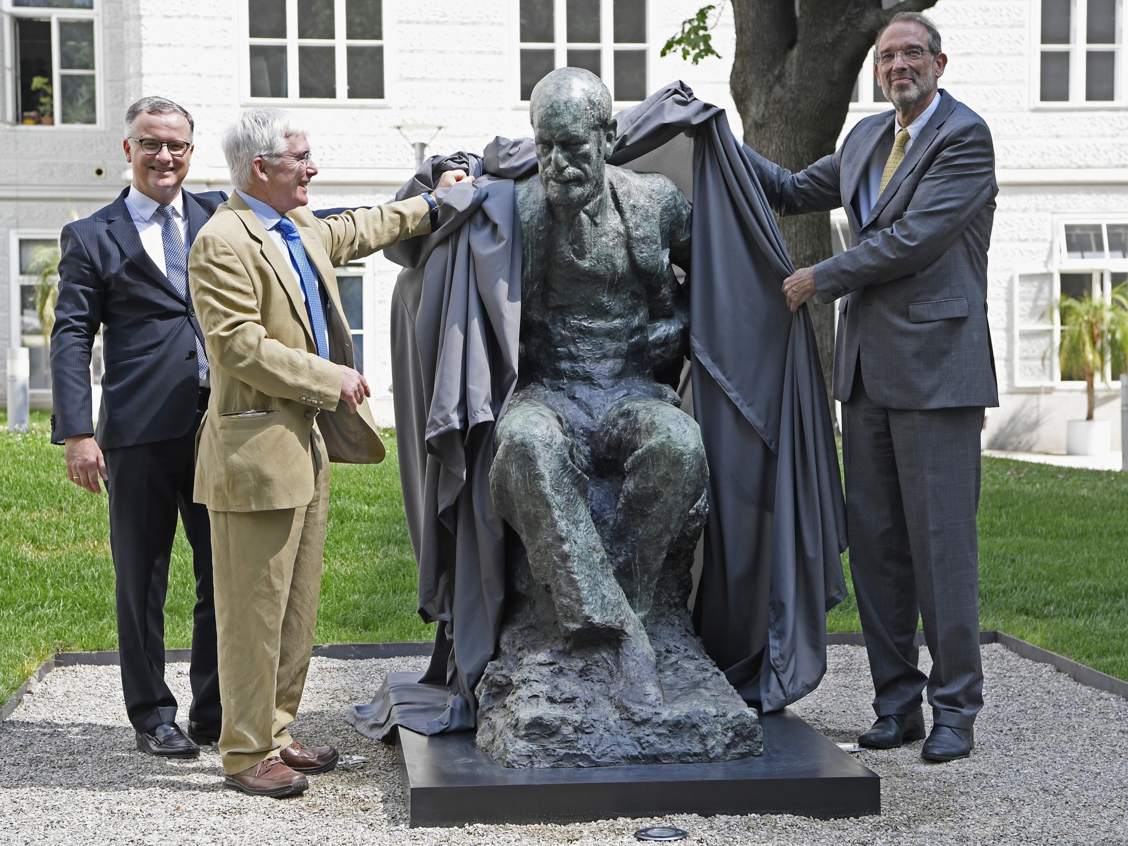 Die Statue wurde auf der MedUni Wien enthüllt. Die Statue wurde auf der MedUni Wien enthüllt.