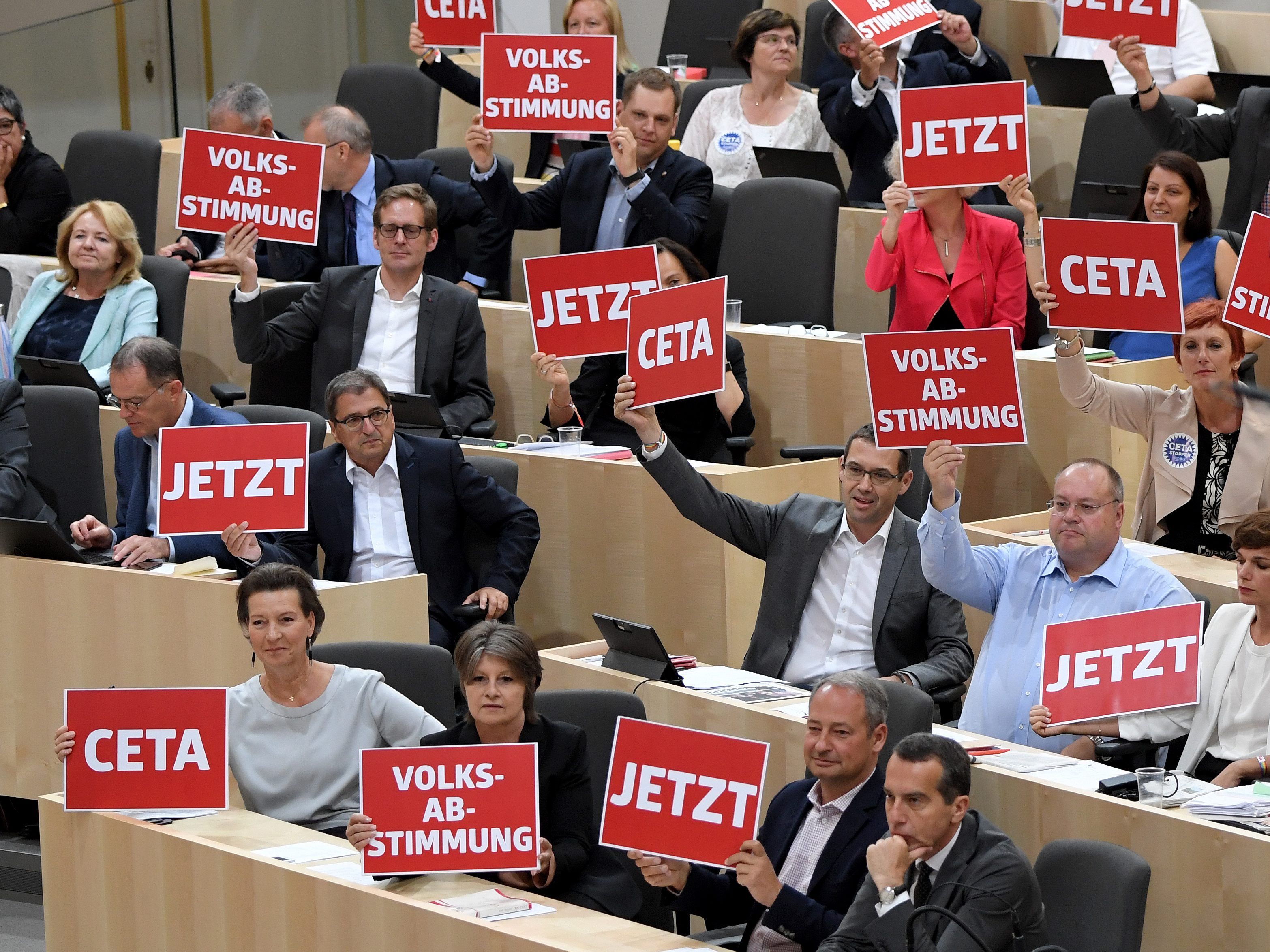Im Nationalrat wurde CETA beschlossen. Im Nationalrat wurde CETA beschlossen.