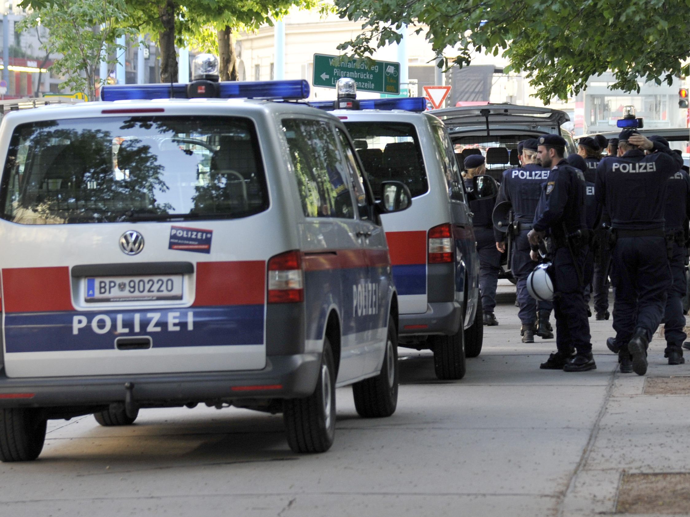 Die Polizei steht am Samstag bei zwei Groß-Demos in Wien im Einsatz.