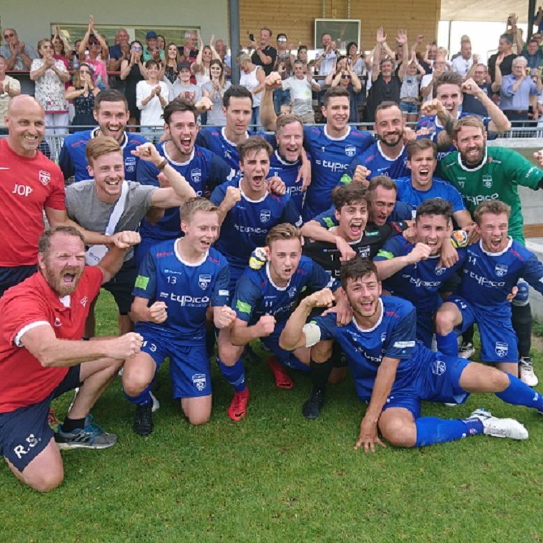 Der SV Lochau feiert den Aufstieg in die Vorarlbergliga