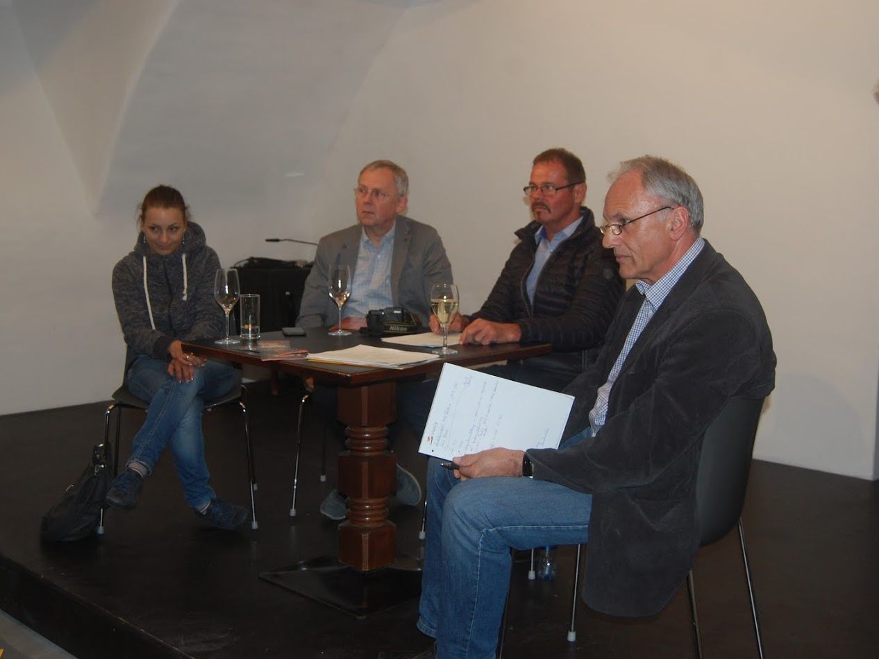 Diskussions mit den Bezirks-u. Landesfunktionären