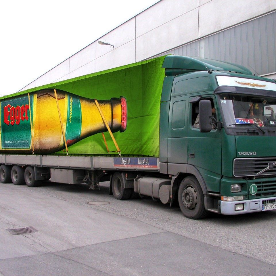 Die Privatbrauerei Egger schickte 20 Lkw-Züge nach Russland.den