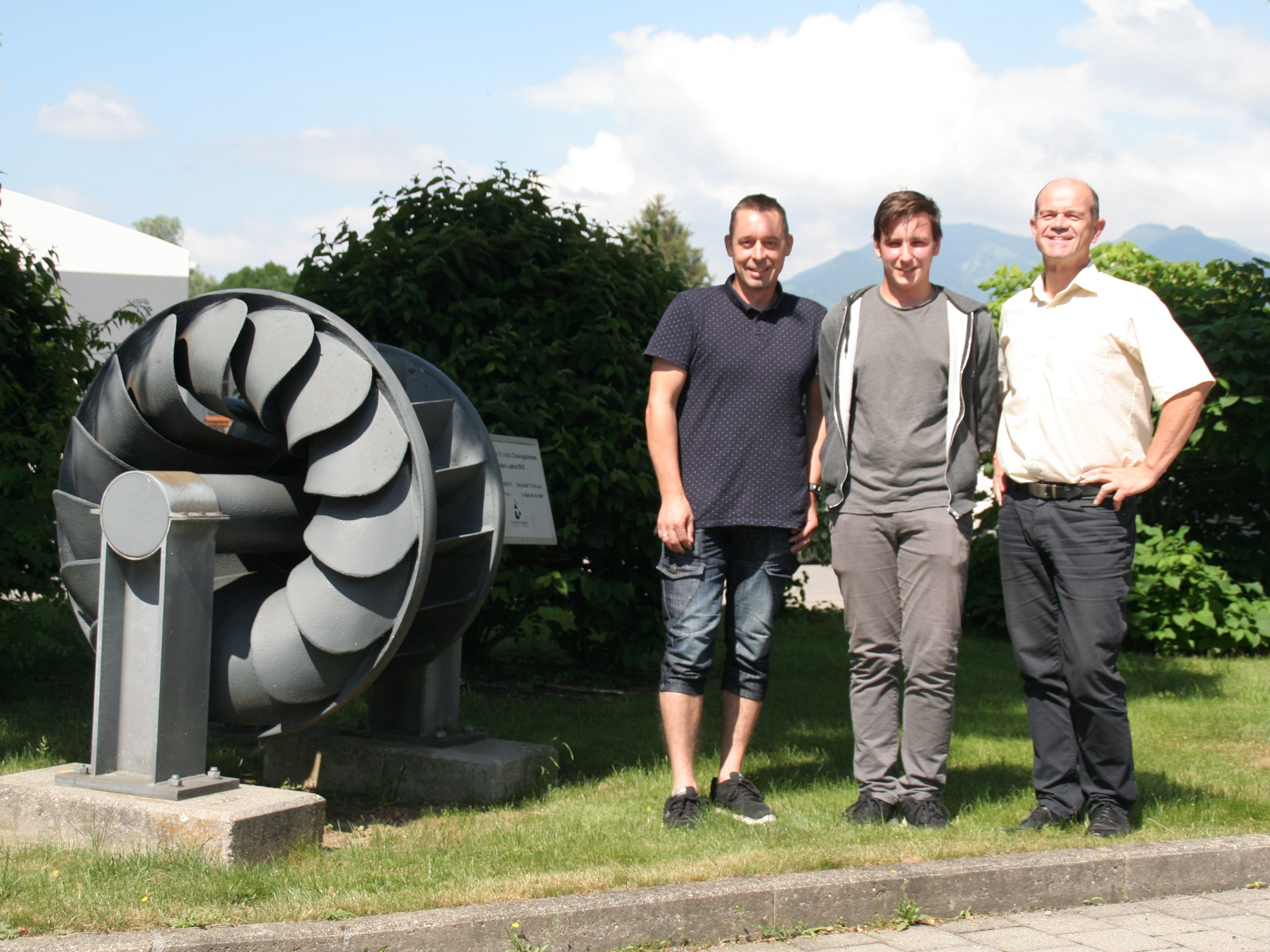 v.li.: Erwin Malin (Lehrlingsbeautragter der Stadtwerke Feldkirch), Florian Mittelberger, Manfred Trefalt (Geschäftsleiter).