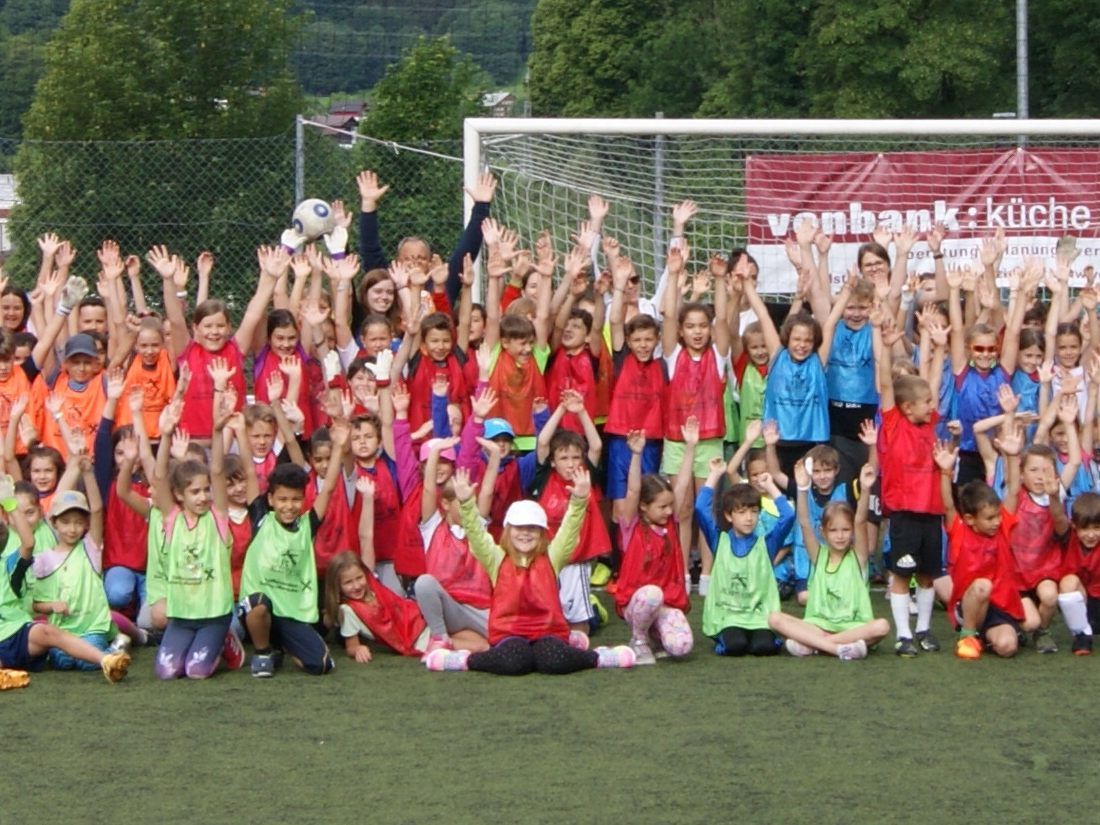 Großes Fußballturnier der Volksschulen