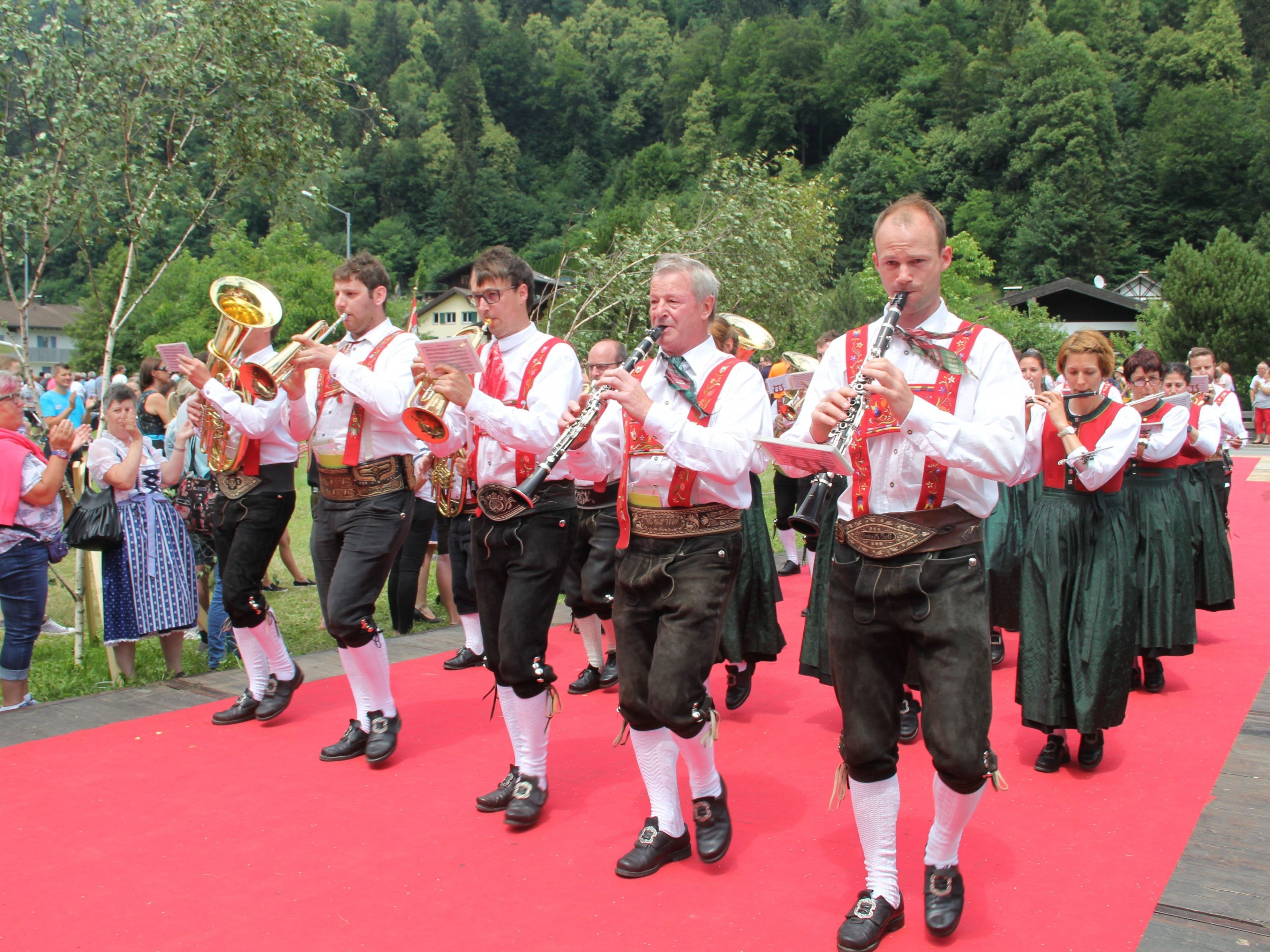 Am großen Festumzug am Sonntag beteiligten sich 29 Gruppen.