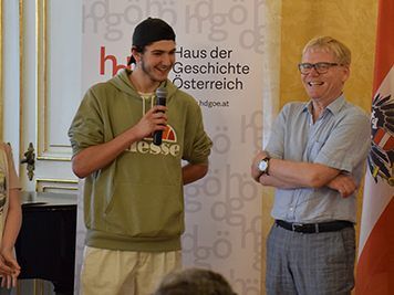 Projektleiter Helmut Schlatter, Artenne mit Lehrlingen der Fa. Collini