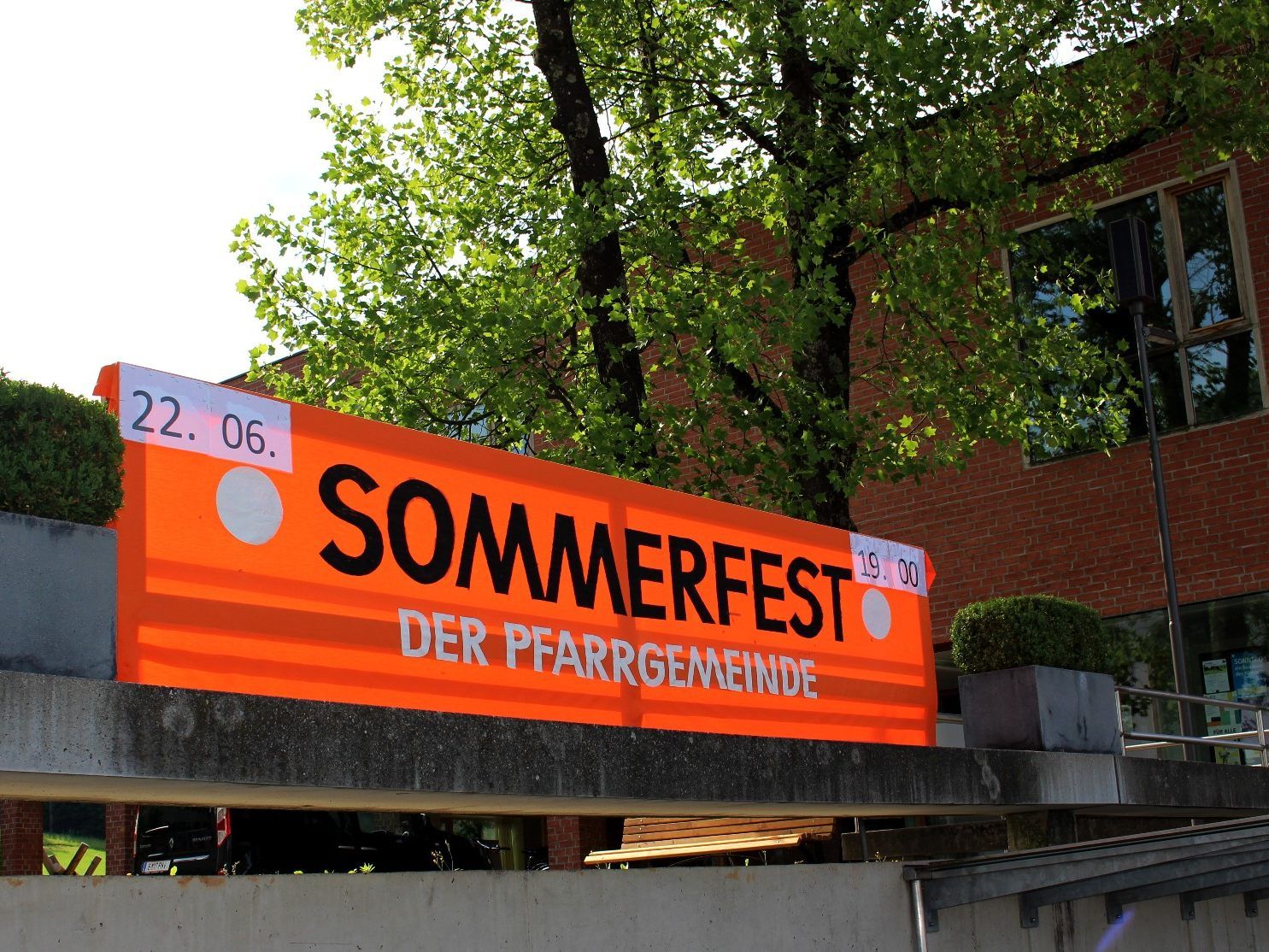 Einladung zum gemütlichen mediterranen Sommerfest für Jung und Alt anlässlich des Geburtstages „20 Jahre Pfarrheim Franz Xaver“. Einladung zum gemütlichen mediterranen Sommerfest für Jung und Alt anlässlich des Geburtstages „20 Jahre Pfarrheim Franz Xaver“.