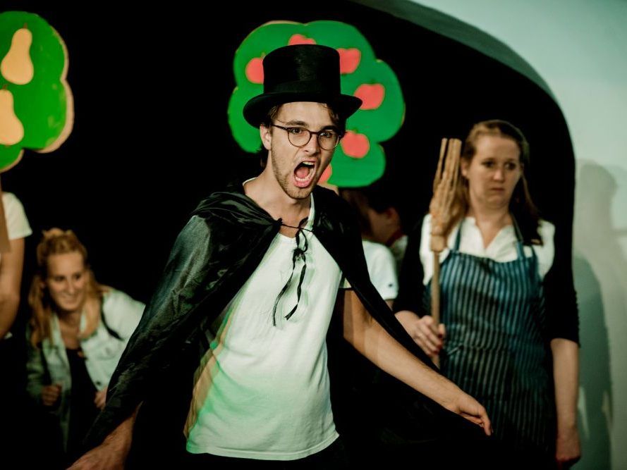 Für Murat Üstüns Märchenoper „In der Schule des Riesen“ stehen zum Feldkircher Stadtjubiläum junge Sängerinnen und Sänger des Vorarlberger Landeskonservatoriums auf der Bühne des Theaters am Saumarkt.