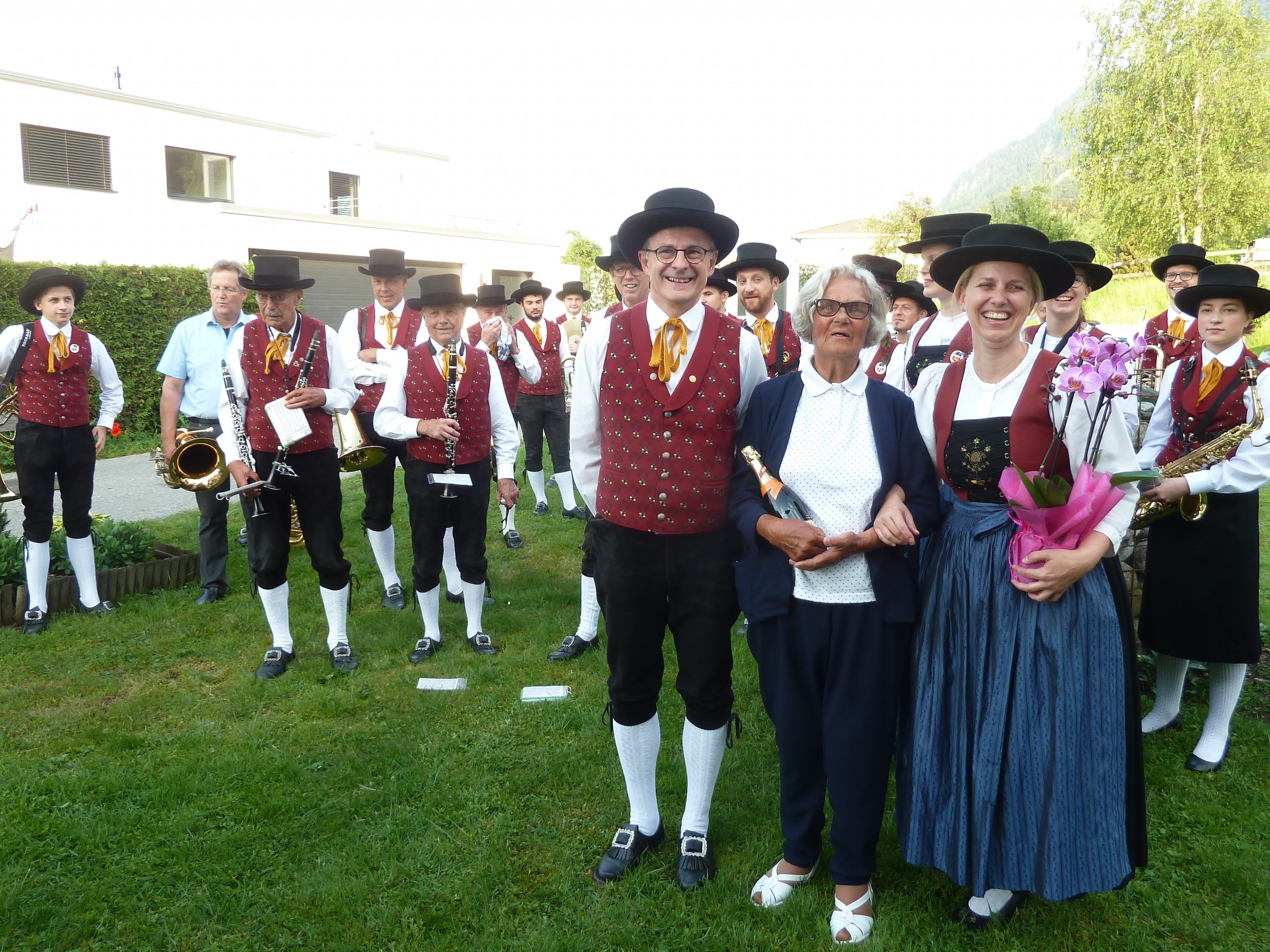 Gerne spielte die Bürgermusik der Mama eines passiven Ehrenmitglieds zum Geburtstag auf.