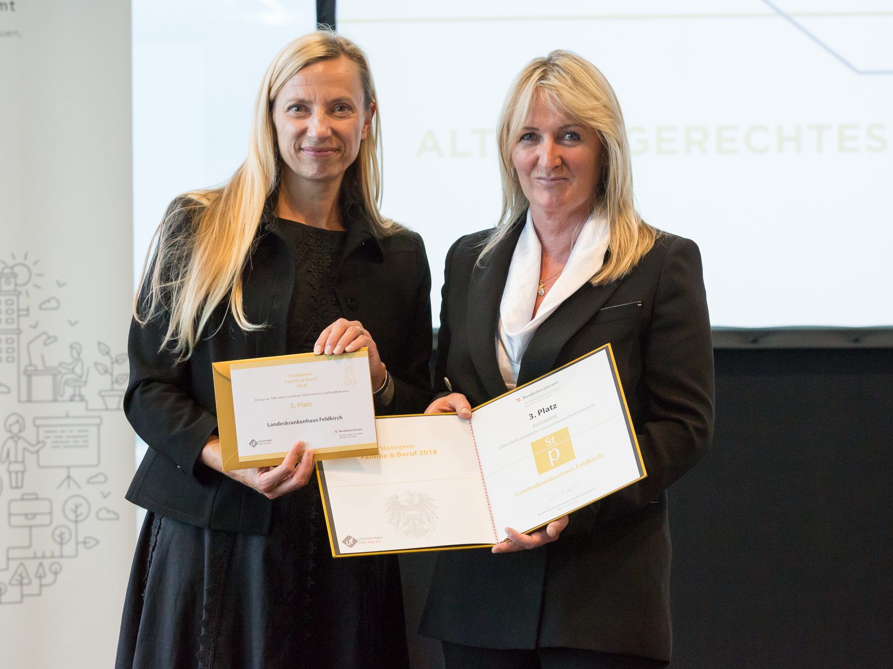 v.li.: Dr. Juliane Bogner-Strauß, Bundesministerin für Frauen, Familien und Jugend; Mag. Susanne Knaus, Personalabteilung, LKH Feldkirch.