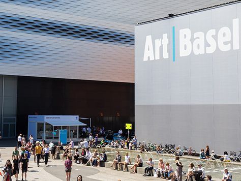 Die Art Basel zählt zu den bedeutendsten Kunstmessen für moderne und zeitgenössische Kunst