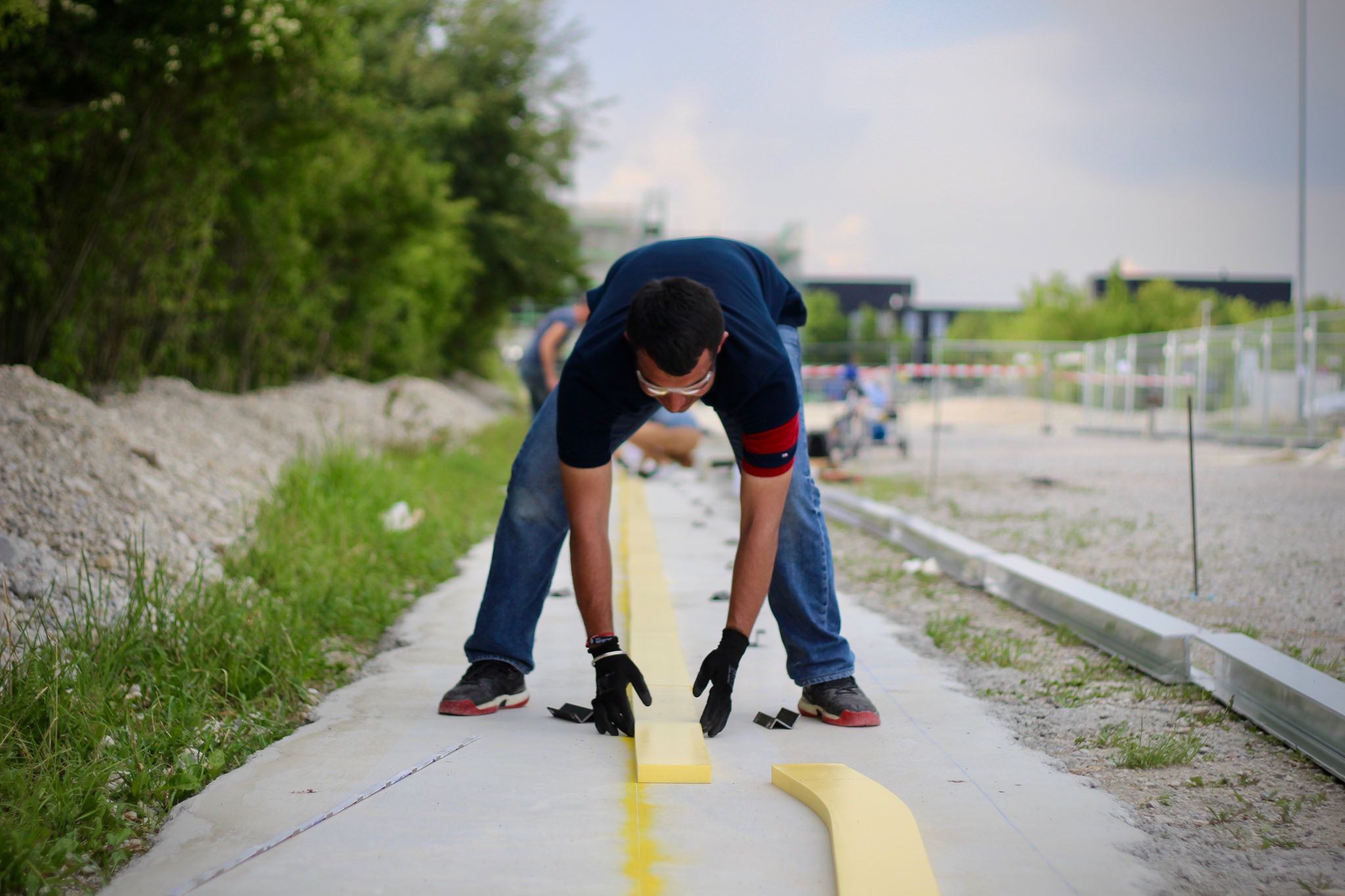 Elastische Lager aus Sylomer® kommen zwischen Betonplatte und Schiene zum Einsatz.