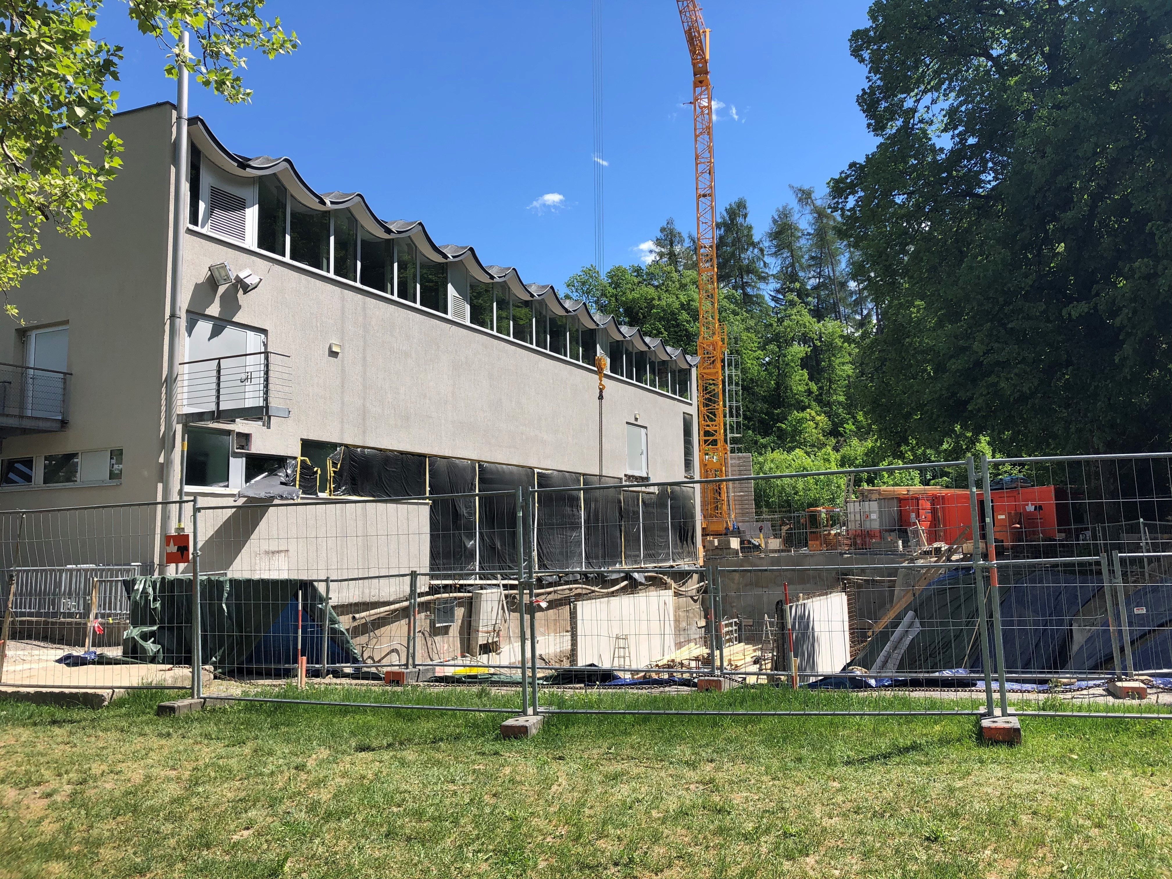 Altes Hallenbad derzeit Baustelle - danach rauchfrei.