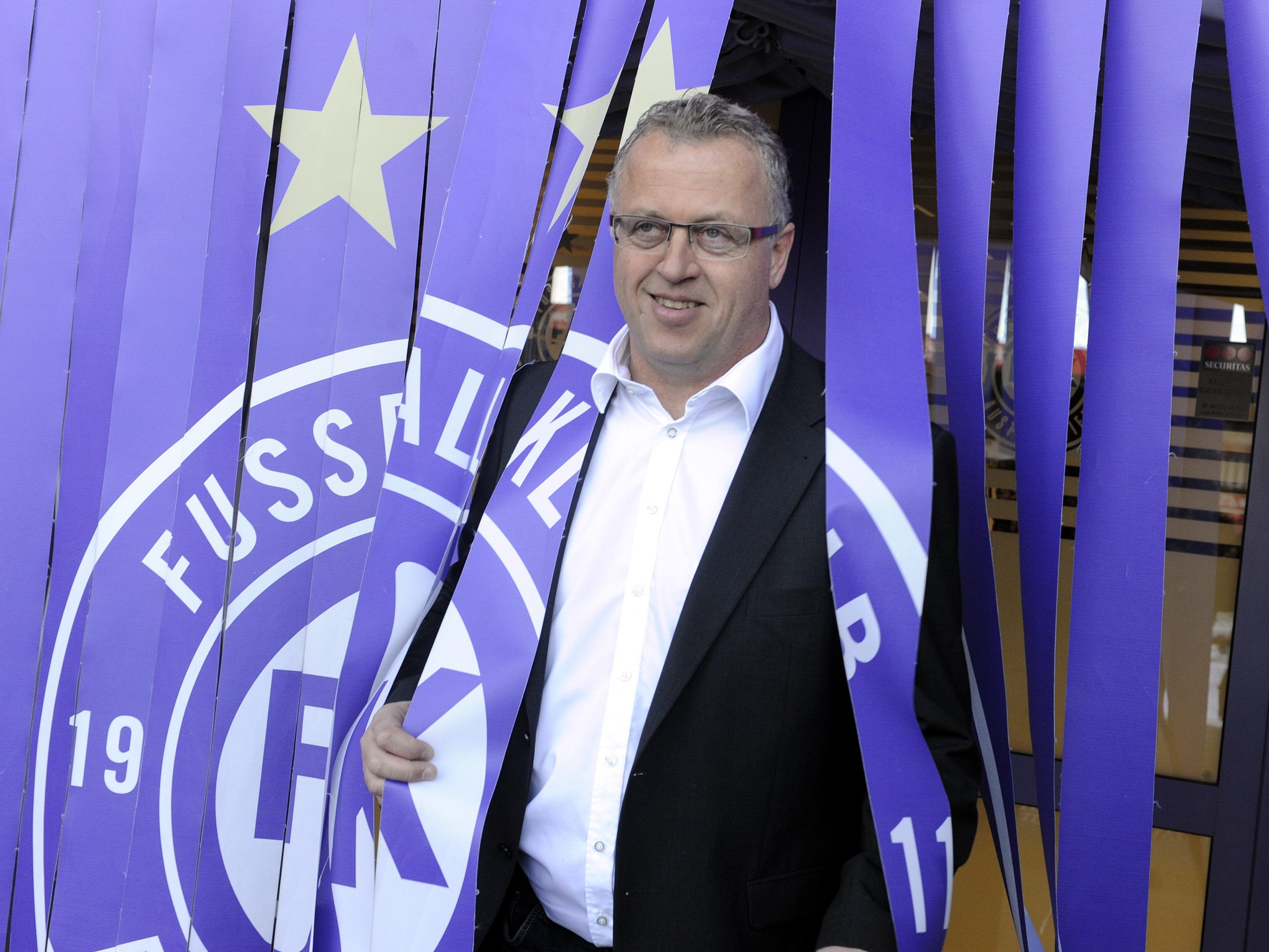 Austrias Sportdirektor Franz Wohlfahrt soll den Vertrag mit dem Australier bereits unterzeichnet haben. Austrias Sportdirektor Franz Wohlfahrt soll den Vertrag mit dem Australier bereits unterzeichnet haben.
